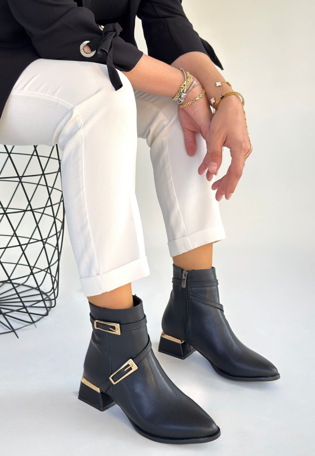 İnay Siyah Cilt Topuklu Bot - Lisinya