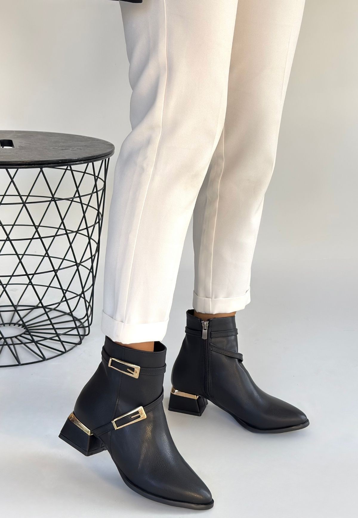 İnay Siyah Cilt Topuklu Bot - Lisinya