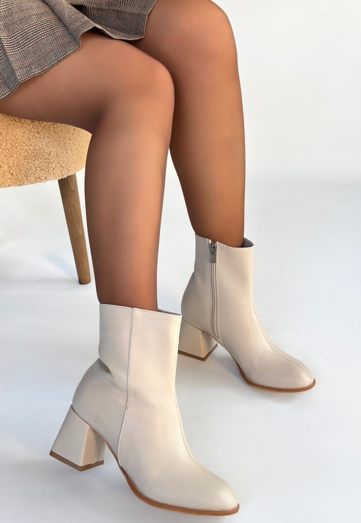 Tendy Bej Cilt Topuklu Bot - Lisinya