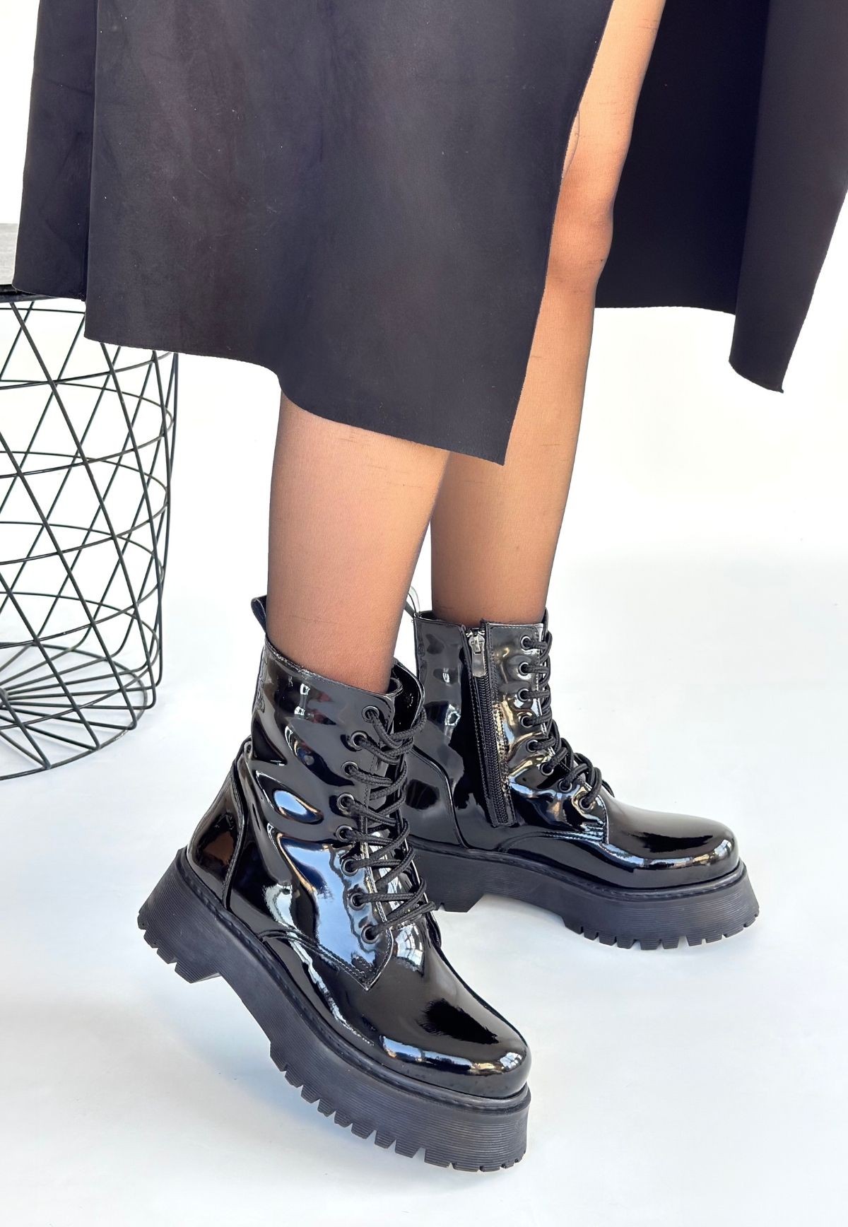 Jonni Siyah Rugan Bağcıklı Bot - Lisinya