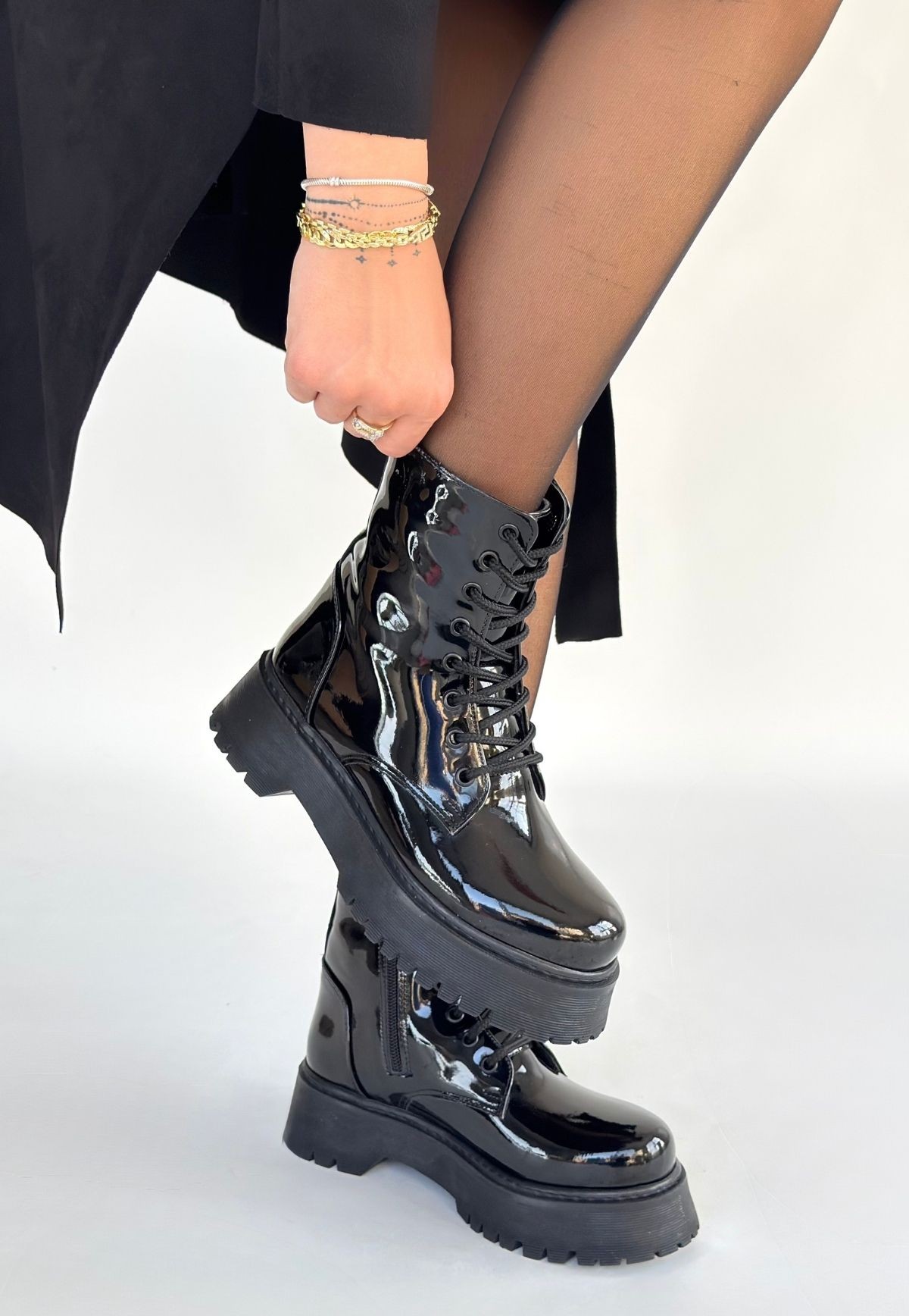 Jonni Siyah Rugan Bağcıklı Bot - Lisinya Jonni Siyah Rugan Bağcıklı Bot - Lisinya