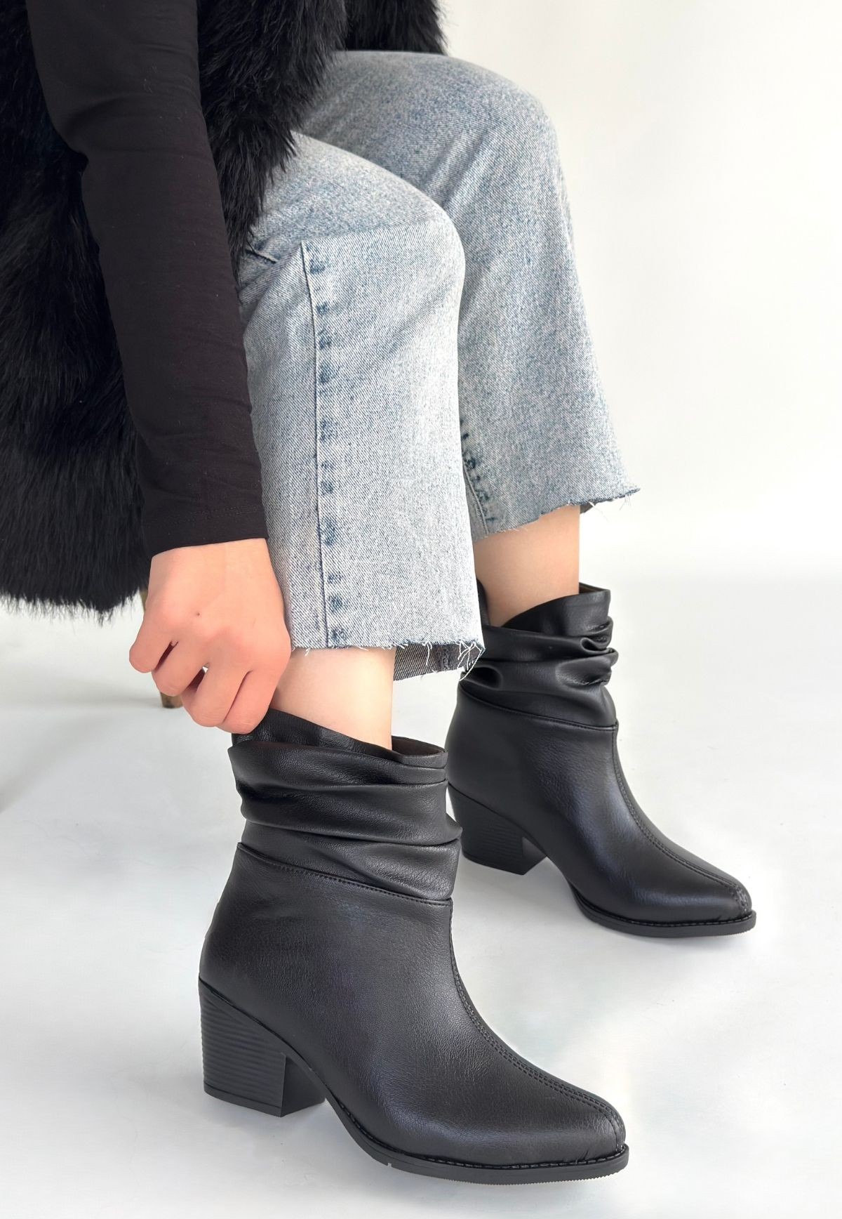 Lukana Siyah Cilt Topuklu Körüklü Bot - Lisinya