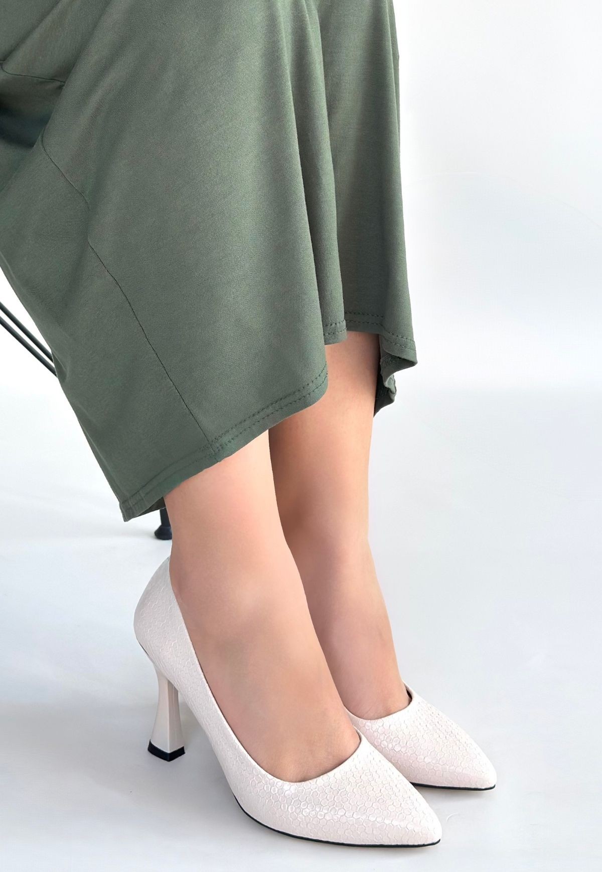 Merio Bej Baskılı Rugan Topuklu Ayakkabı - Lisinya Merio Bej Baskılı Rugan Topuklu Ayakkabı - Lisinya