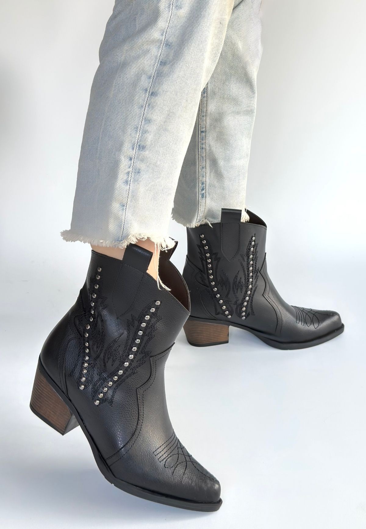 Matin Siyah Cilt Topuklu Bot - Lisinya