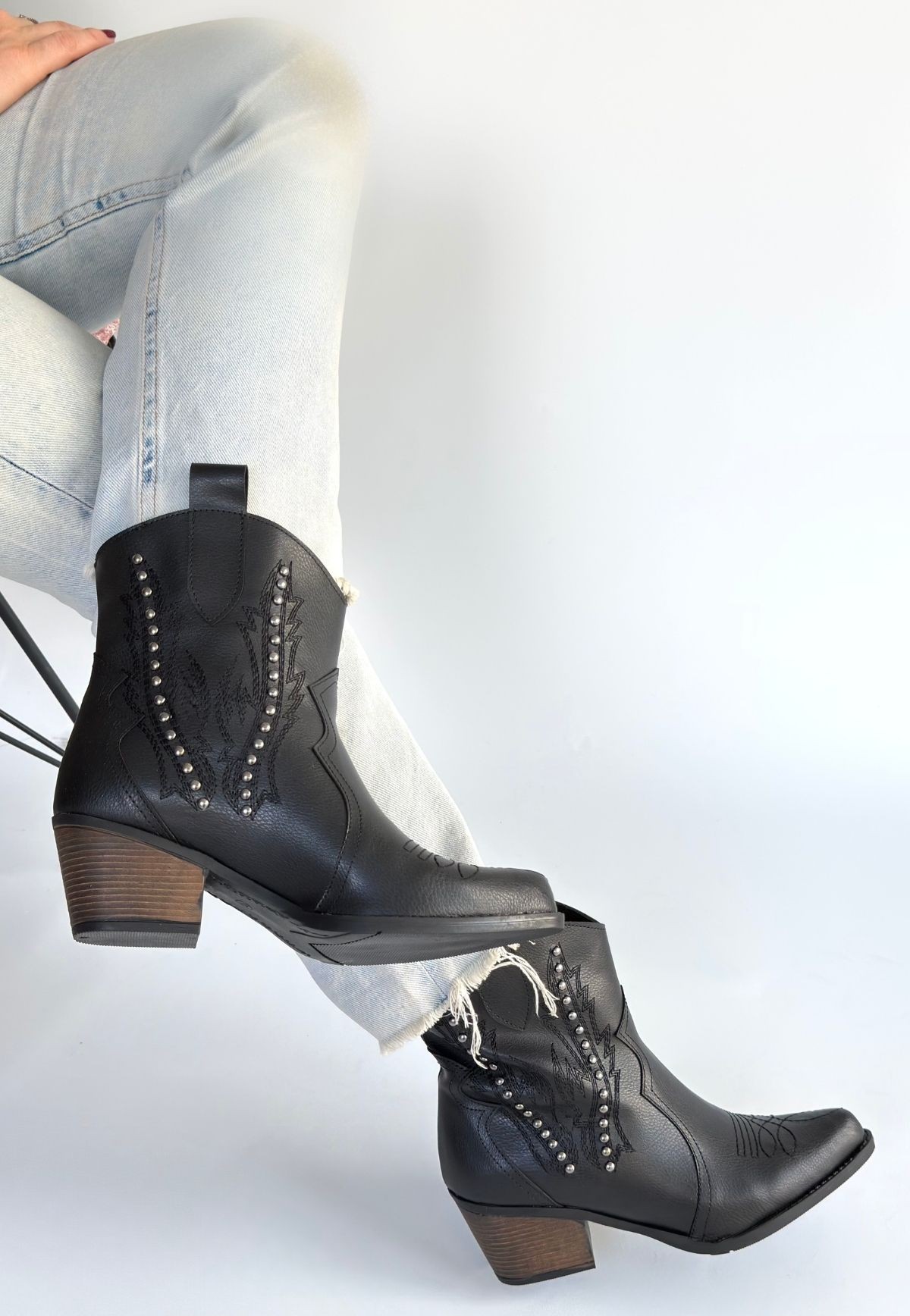 Matin Siyah Cilt Topuklu Bot - Lisinya