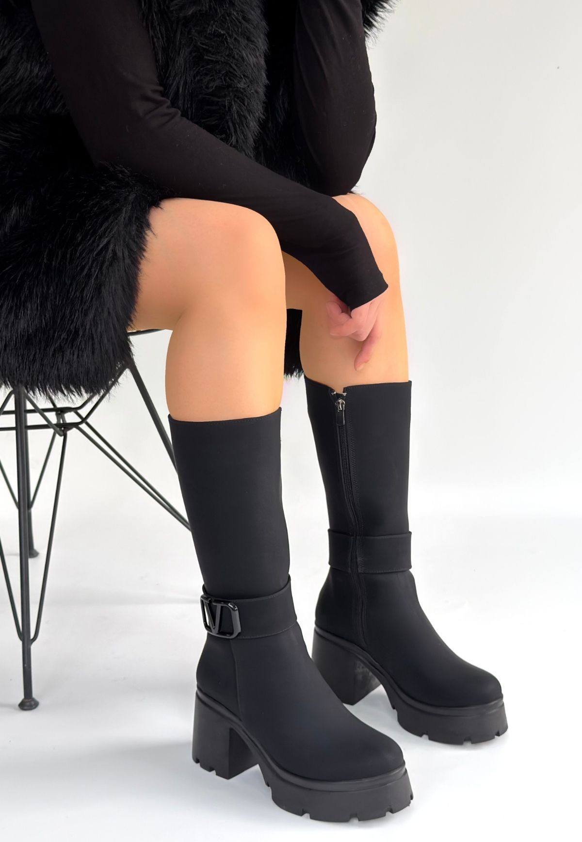 Moki Siyah Nubuk Topuklu Çizme - Lisinya