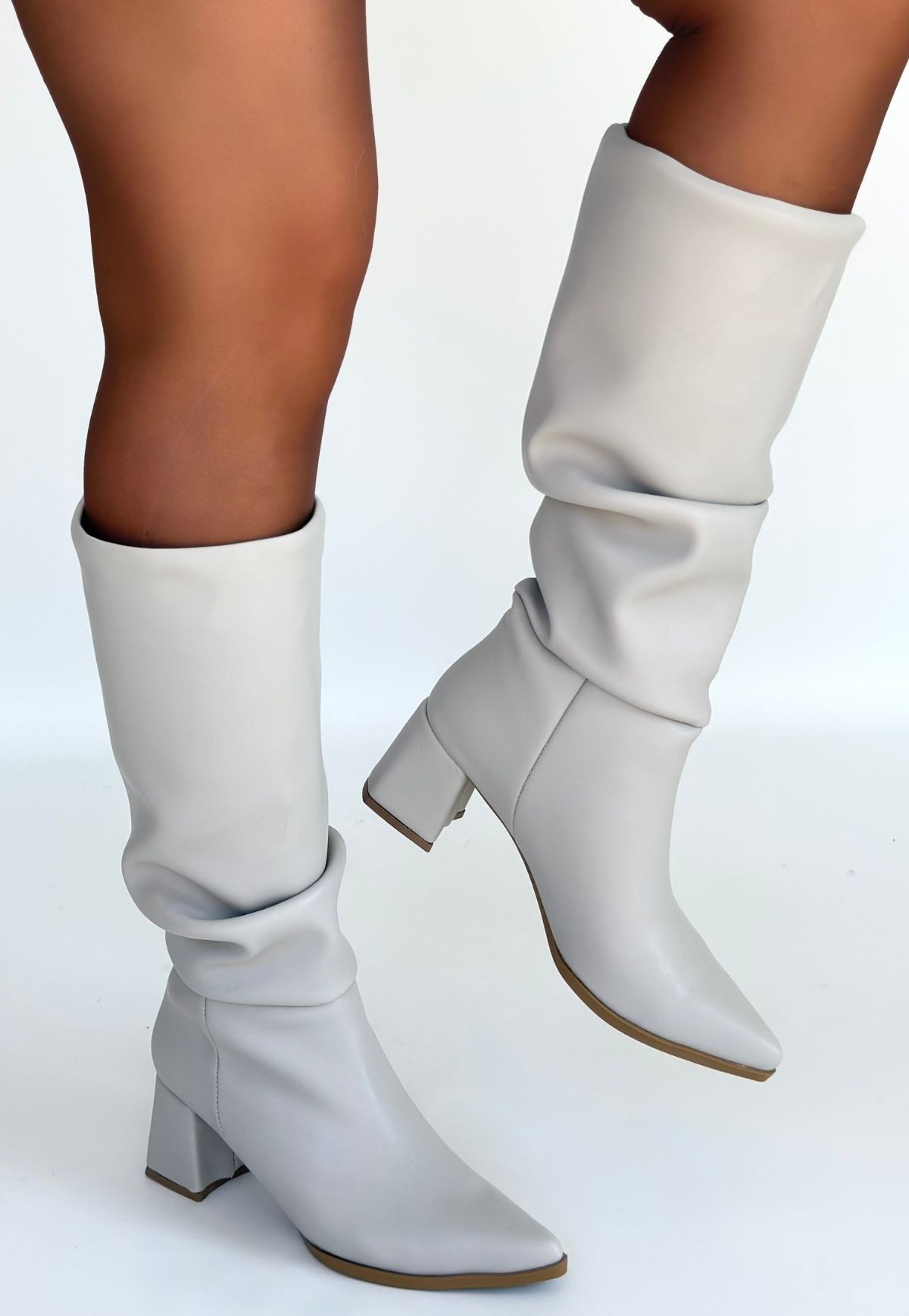 Pitay Bej Cilt Topuklu Çizme - Lisinya