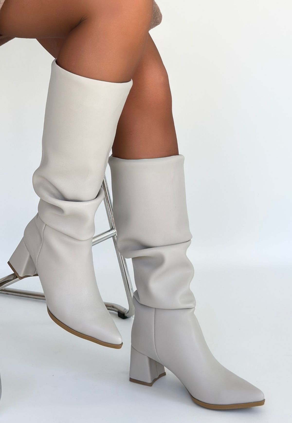 Pitay Bej Cilt Topuklu Çizme - Lisinya