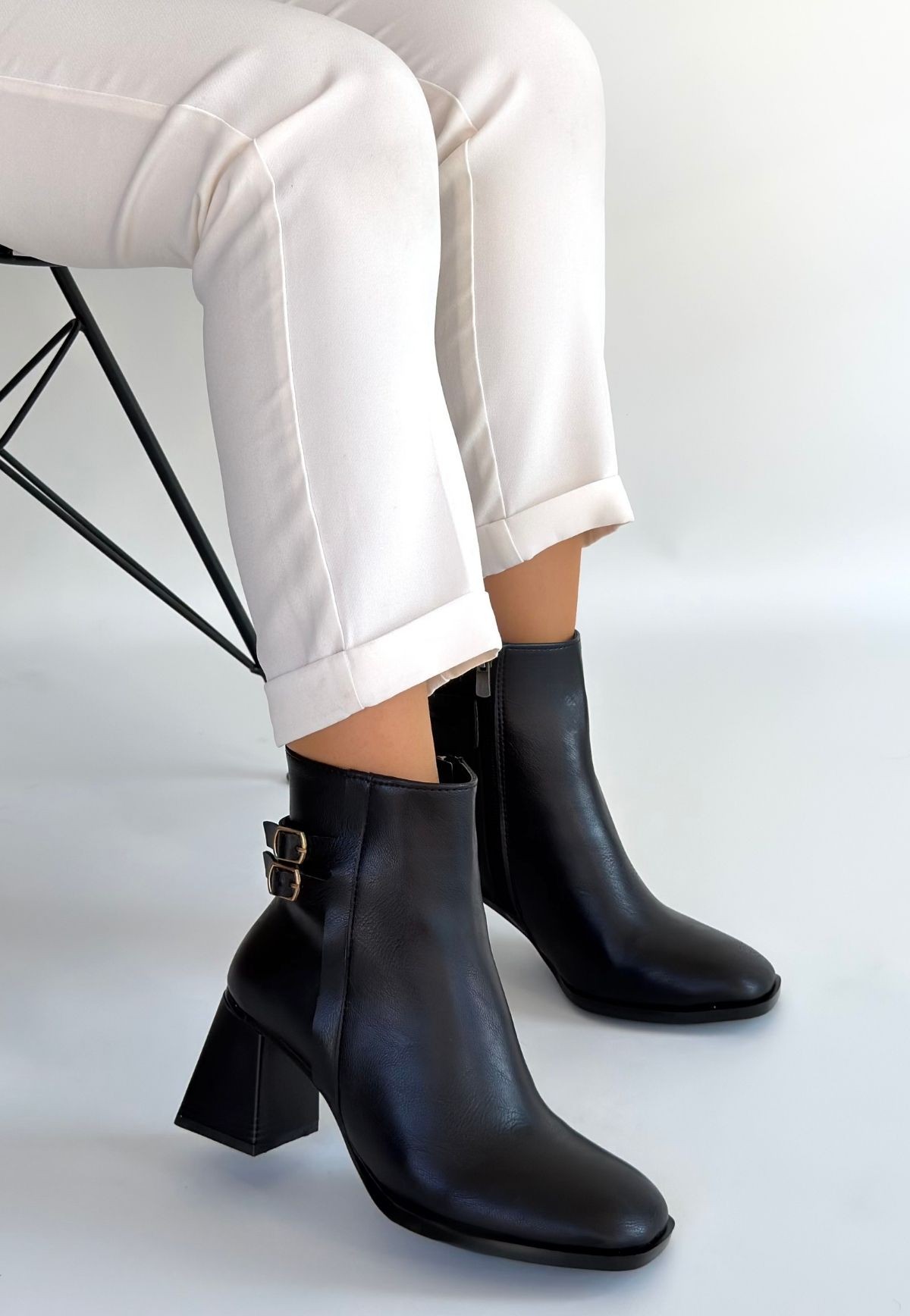 Kanda Siyah Cilt Topuklu Bot - Lisinya