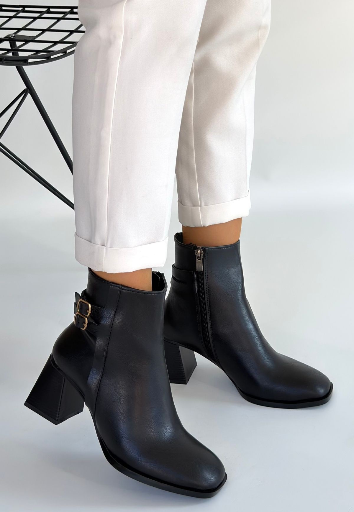 Kanda Siyah Cilt Topuklu Bot - Lisinya