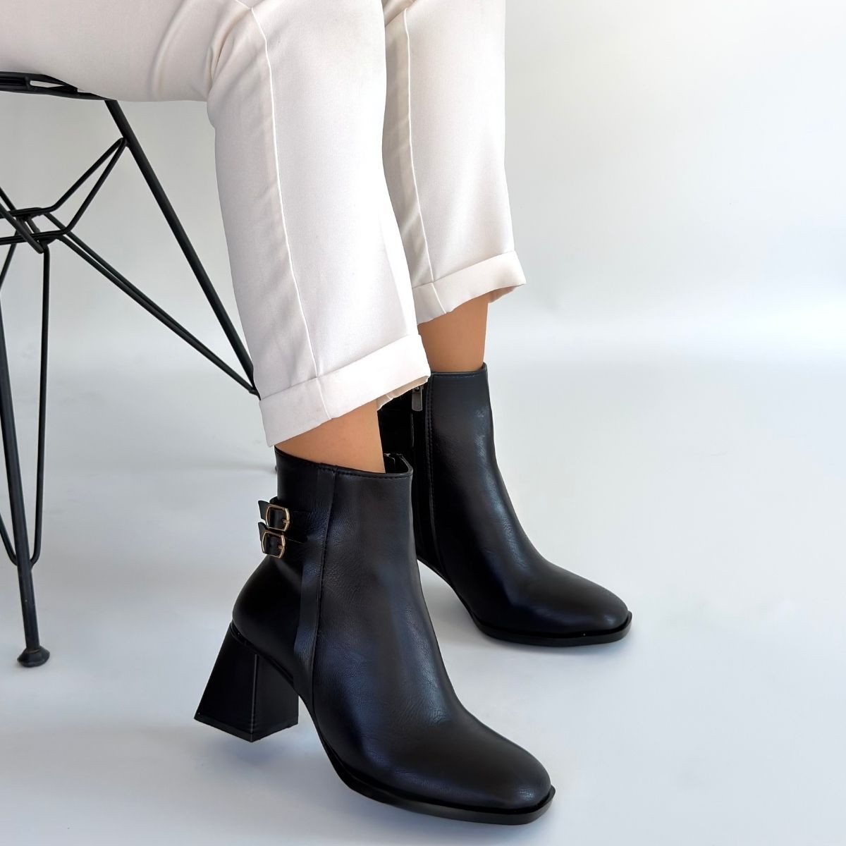 Kanda Siyah Cilt Topuklu Bot - Lisinya