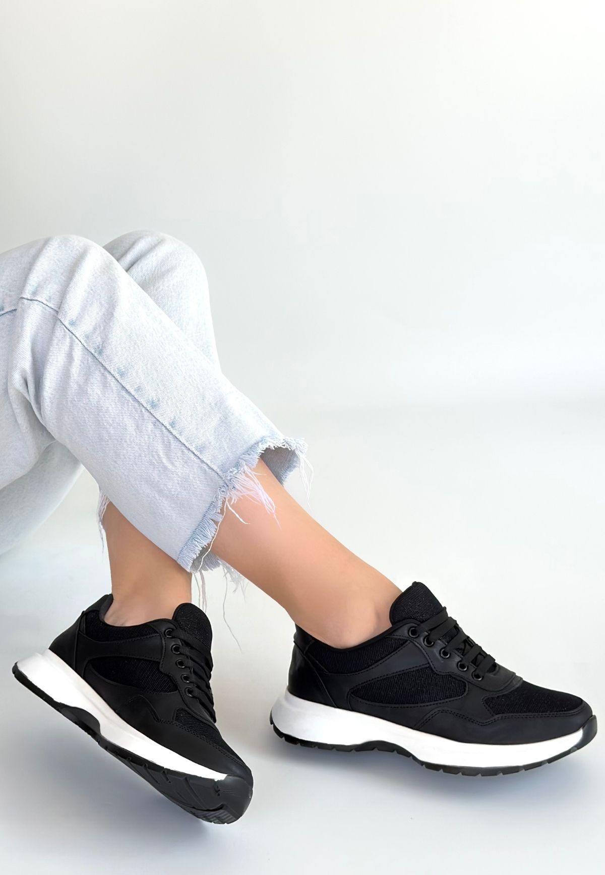 Slar Siyah Cilt Simli Bağcıklı Spor Ayakkabı - Lisinya Slar Siyah Cilt Simli Bağcıklı Spor Ayakkabı - Lisinya