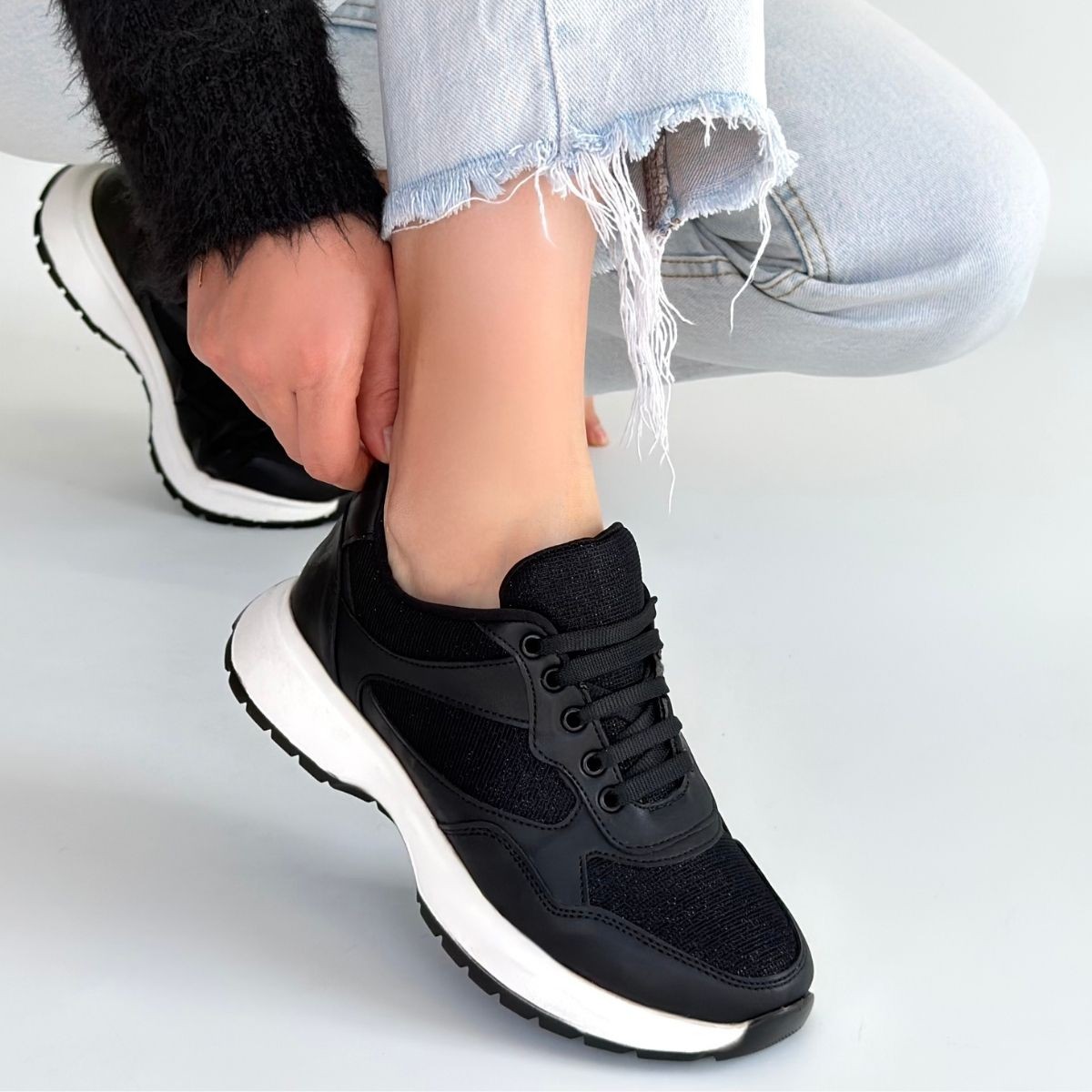 Slar Siyah Cilt Simli Bağcıklı Spor Ayakkabı - Lisinya Slar Siyah Cilt Simli Bağcıklı Spor Ayakkabı - Lisinya