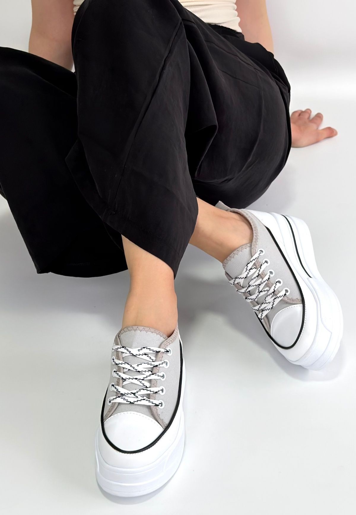 Dalen Gri Keten Bağcıklı Spor Ayakkabı - Lisinya