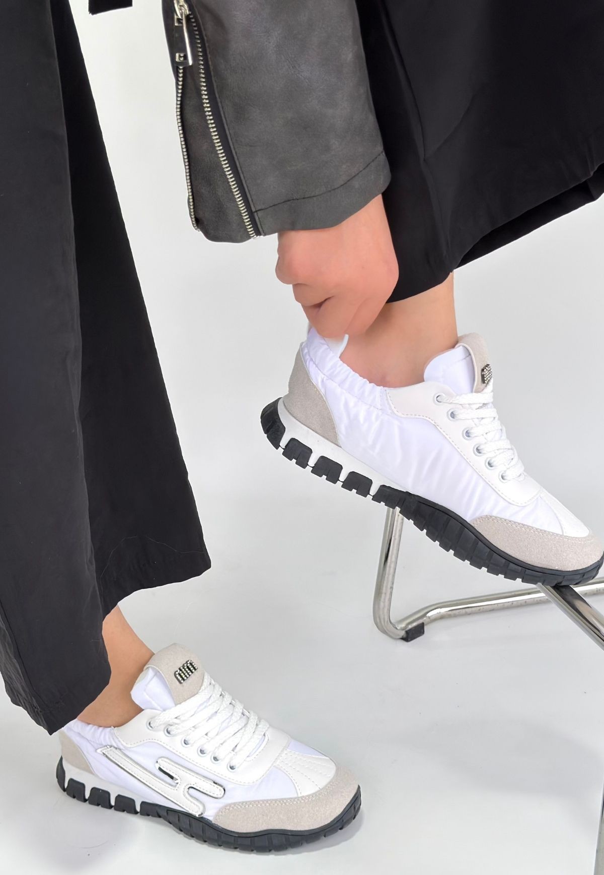 Huer Beyaz Nubuk Bağcıklı Spor Ayakkabı - Lisinya