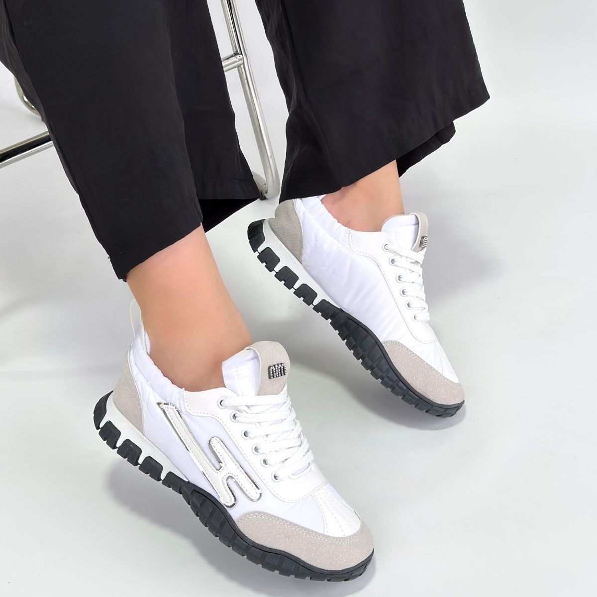 Huer Beyaz Nubuk Bağcıklı Spor Ayakkabı - Lisinya