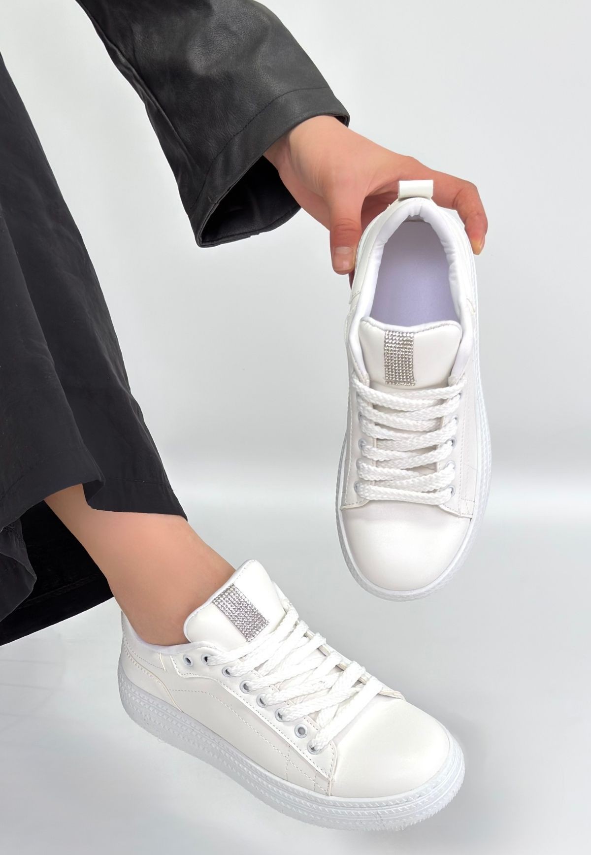 Yier Beyaz Cilt Bağcıklı Spor Ayakkabı - Lisinya