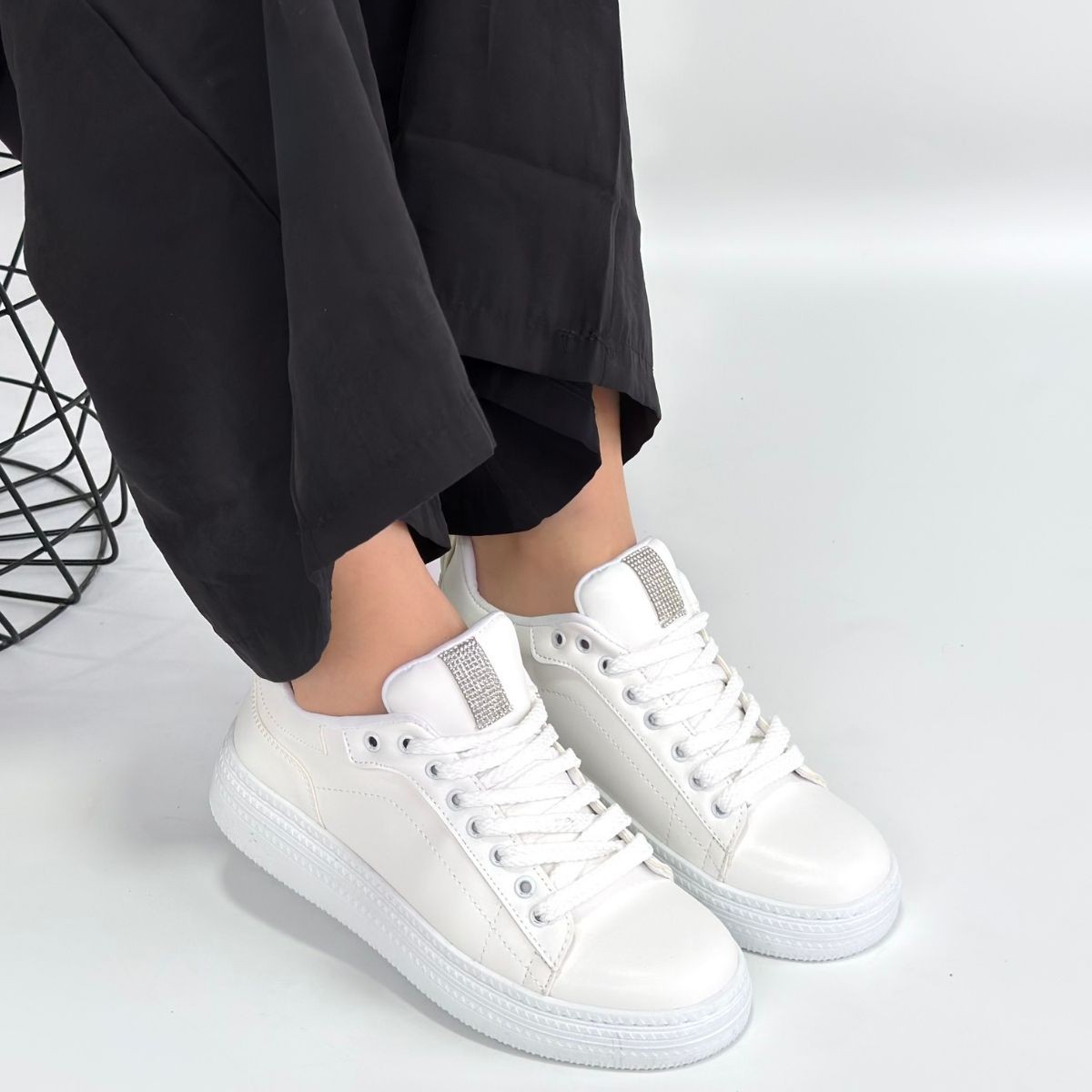 Yier Beyaz Cilt Bağcıklı Spor Ayakkabı - Lisinya