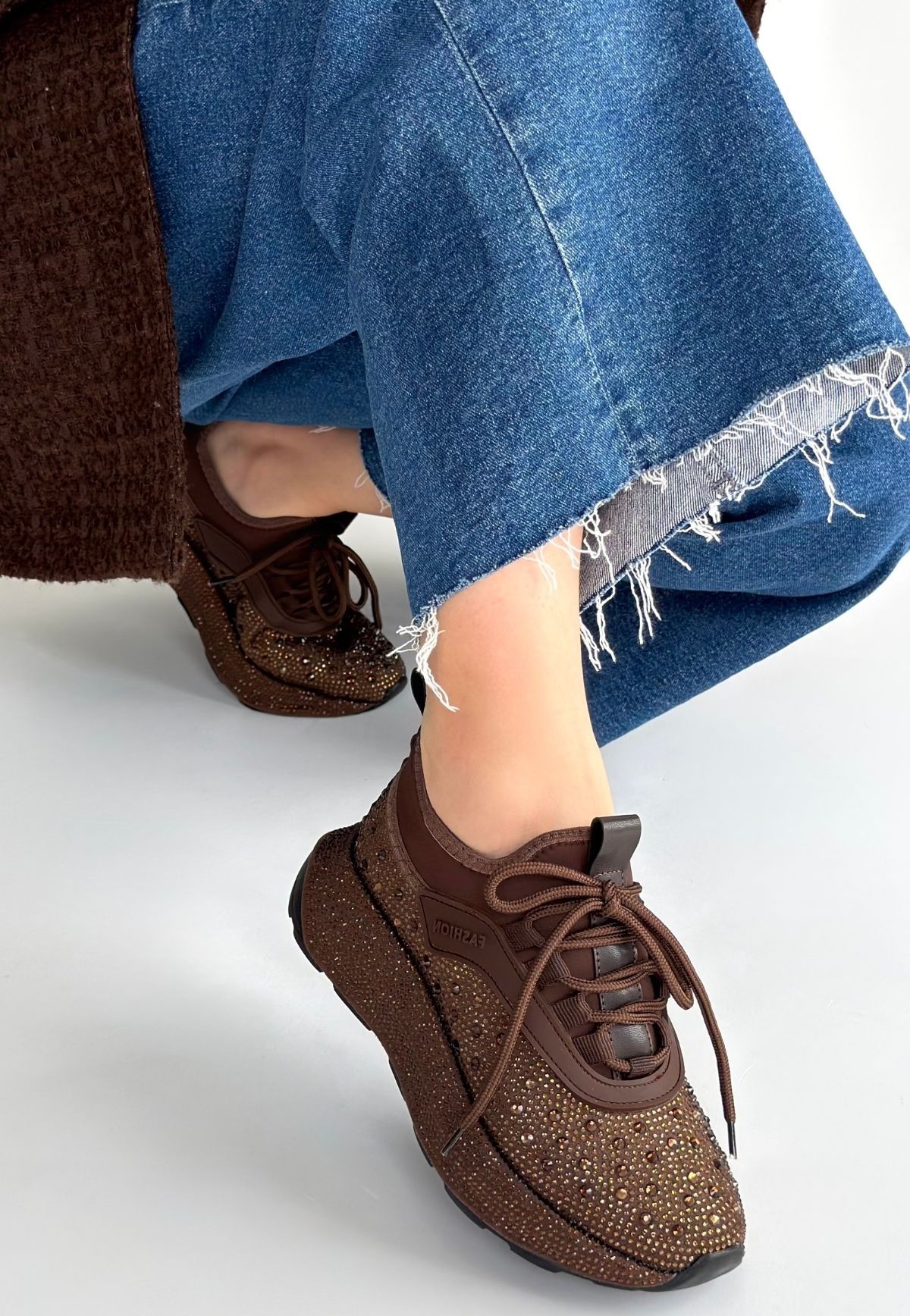 Rimay Kahverengi Cilt Boncuk İşlemeli Spor Ayakkabı - Lisinya