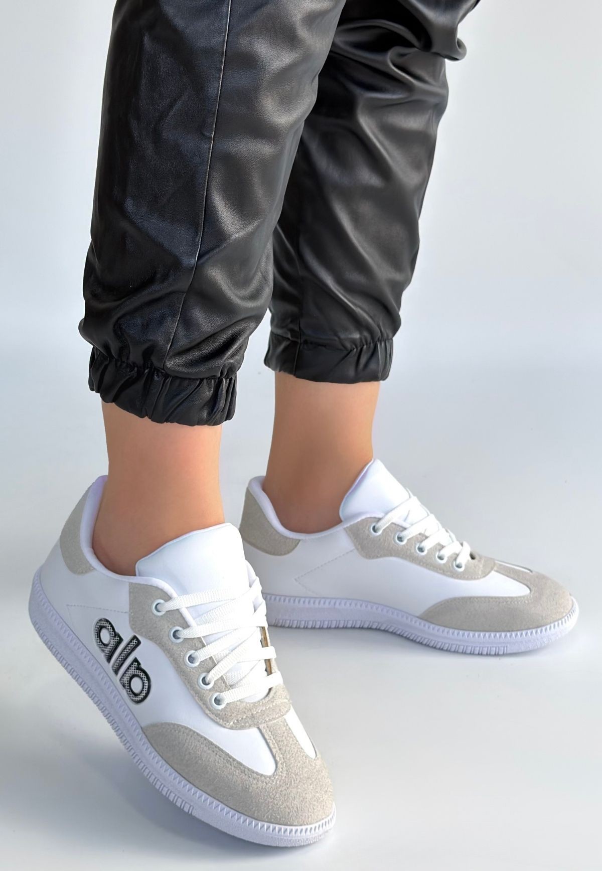 Lendo Beyaz Cilt Bağcıklı Spor Ayakkabı - Lisinya Lendo Beyaz Cilt Bağcıklı Spor Ayakkabı - Lisinya