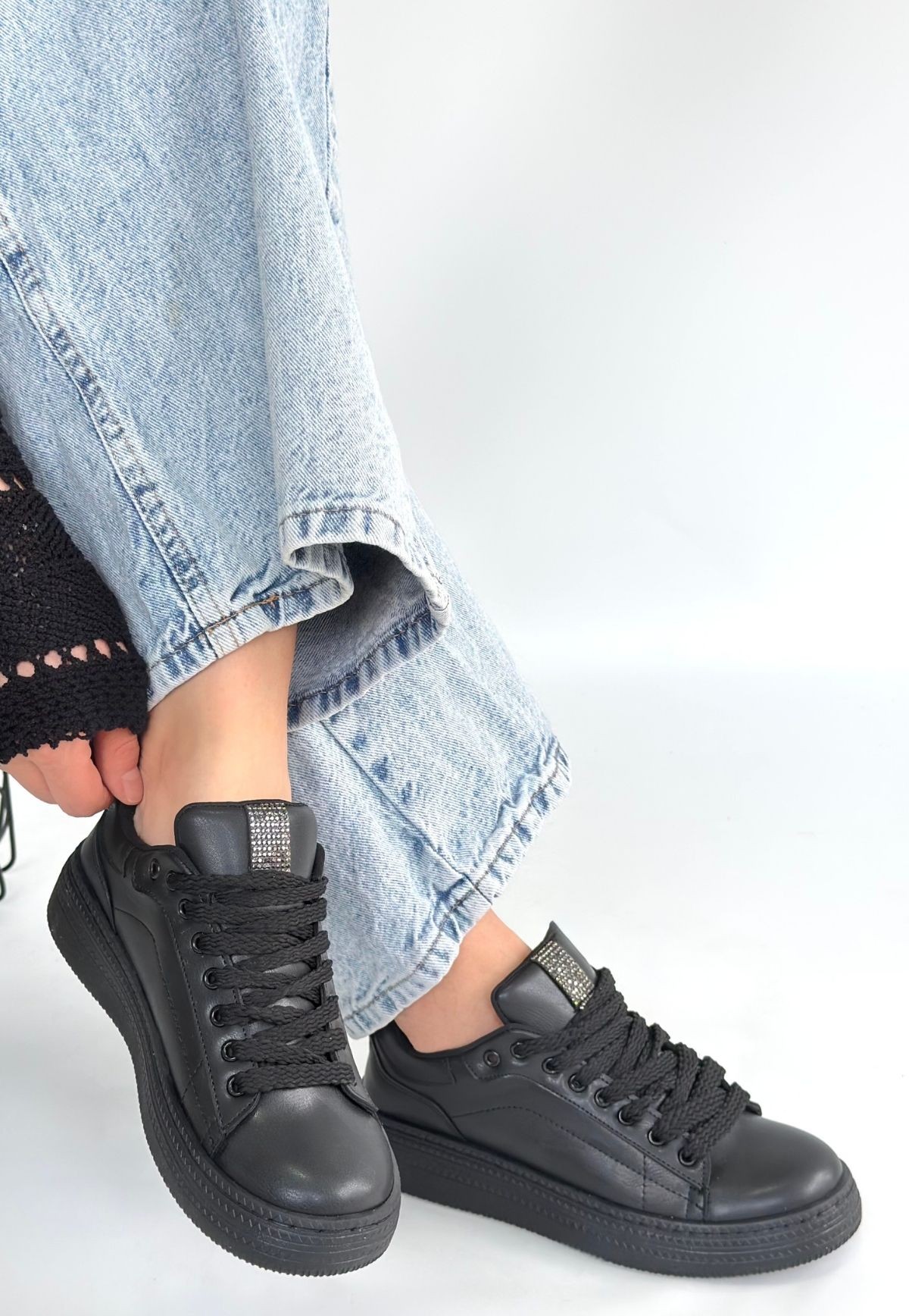 Yier Siyah Cilt Bağcıklı Spor Ayakkabı - Lisinya