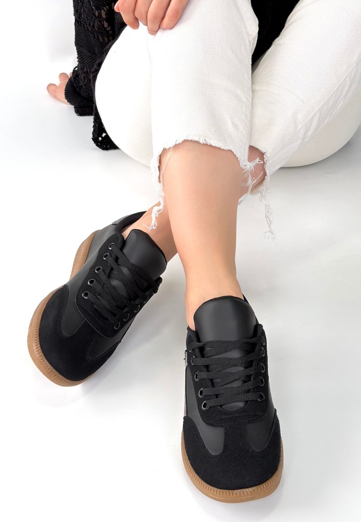 Mier Siyah Cilt Bağcıklı Spor Ayakkabı - Lisinya