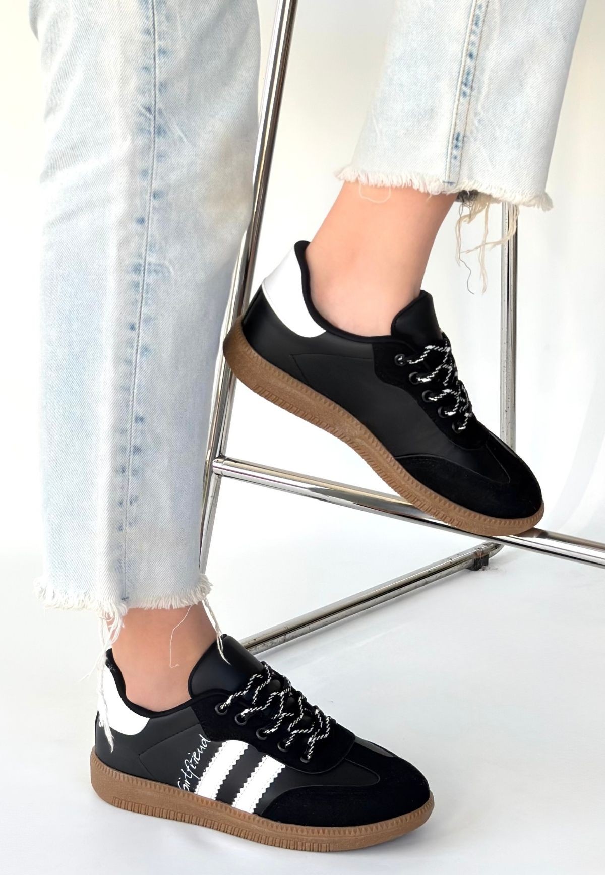 Zerti Siyah Cilt Bağcıklı Spor Ayakkabı - Lisinya