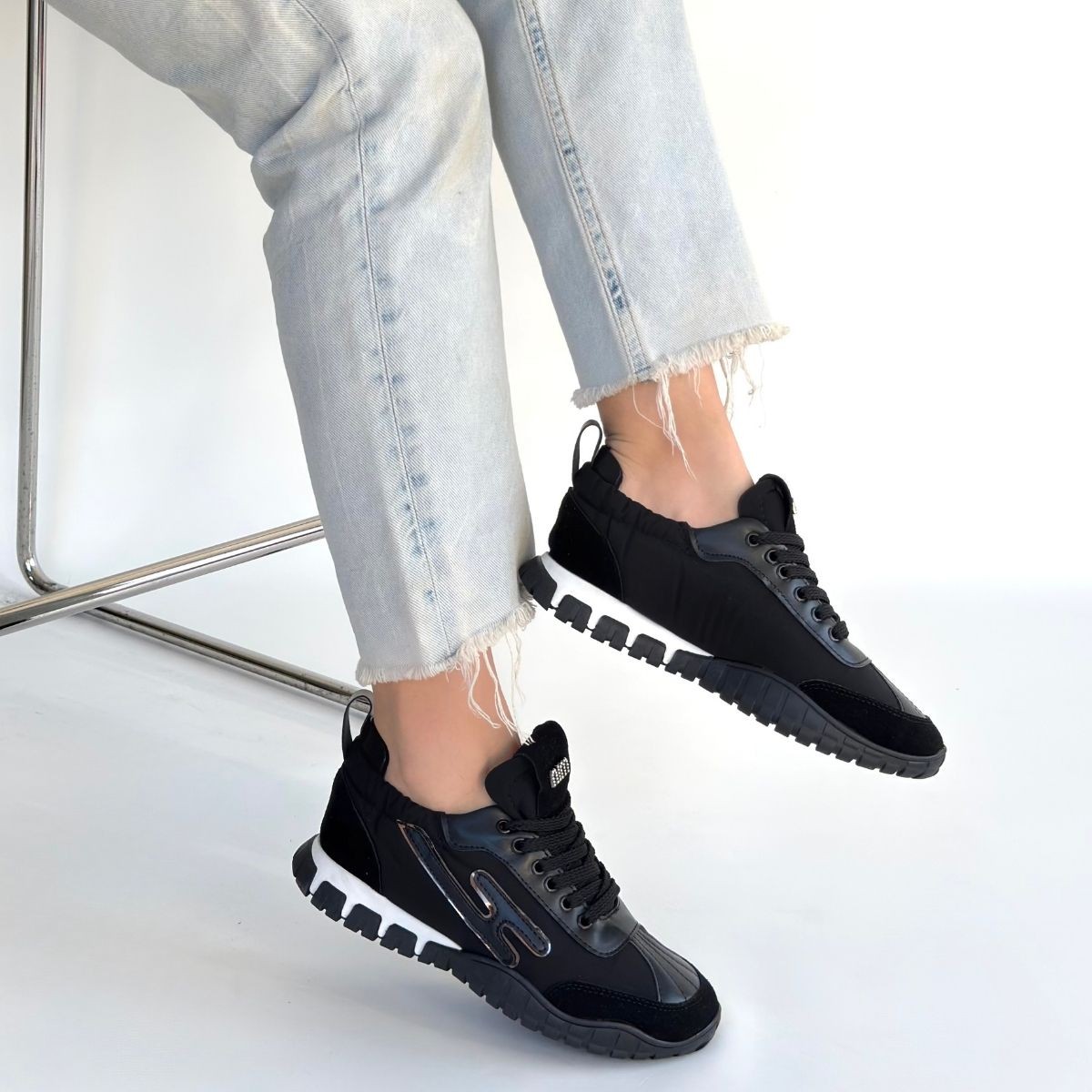 Huer Siyah Nubuk Bağcıklı Spor Ayakkabı - Lisinya Huer Siyah Nubuk Bağcıklı Spor Ayakkabı - Lisinya