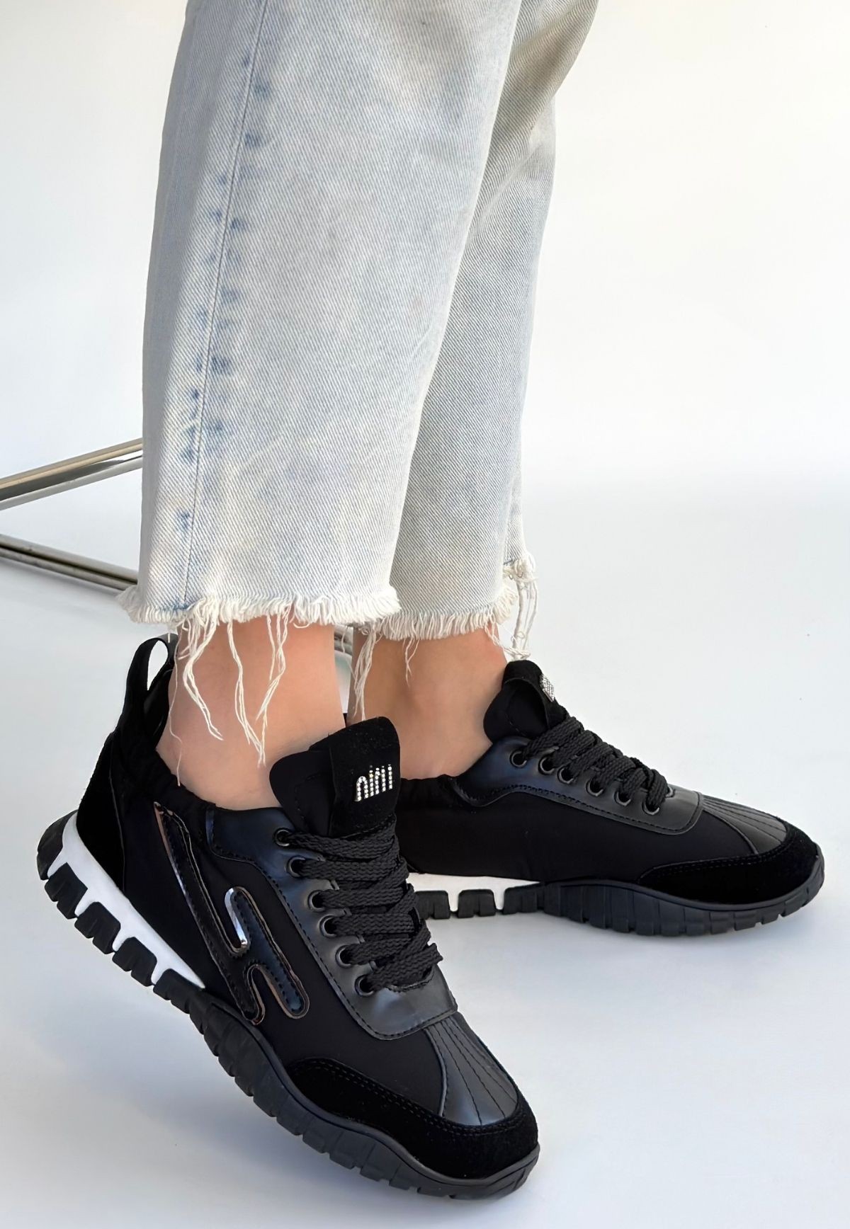 Huer Siyah Nubuk Bağcıklı Spor Ayakkabı - Lisinya Huer Siyah Nubuk Bağcıklı Spor Ayakkabı - Lisinya