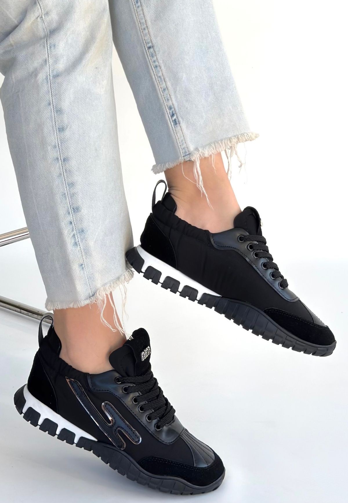 Huer Siyah Nubuk Bağcıklı Spor Ayakkabı - Lisinya