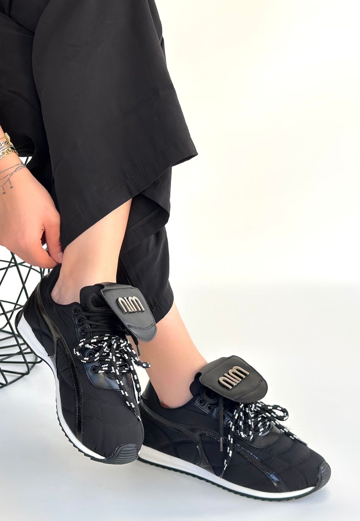 Dissa Siyah Cilt Bağcıklı Paraşüt Detaylı Spor Ayakkabı - Lisinya Dissa Siyah Cilt Bağcıklı Paraşüt Detaylı Spor Ayakkabı - Lisinya