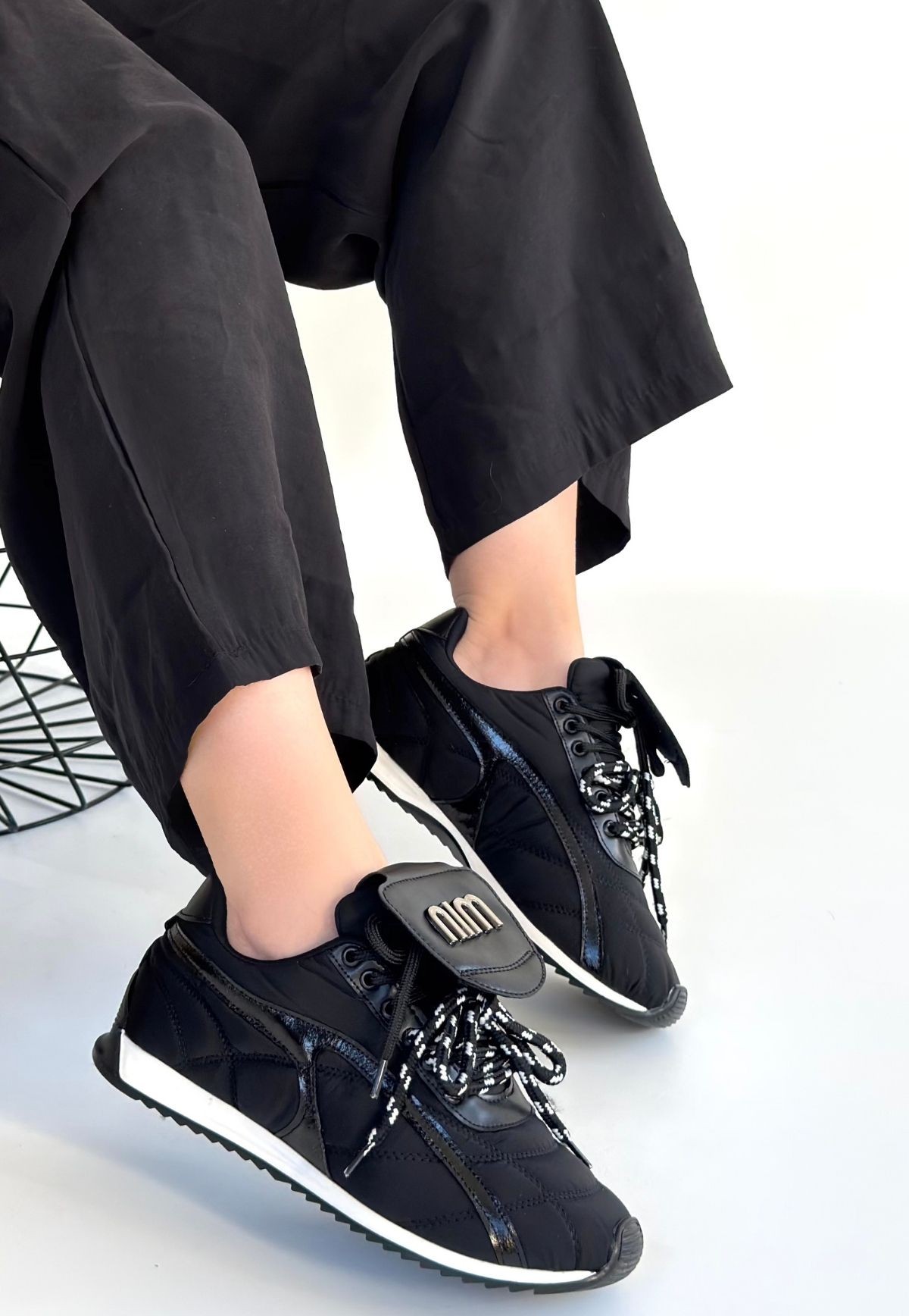 Dissa Siyah Cilt Bağcıklı Paraşüt Detaylı Spor Ayakkabı - Lisinya Dissa Siyah Cilt Bağcıklı Paraşüt Detaylı Spor Ayakkabı - Lisinya