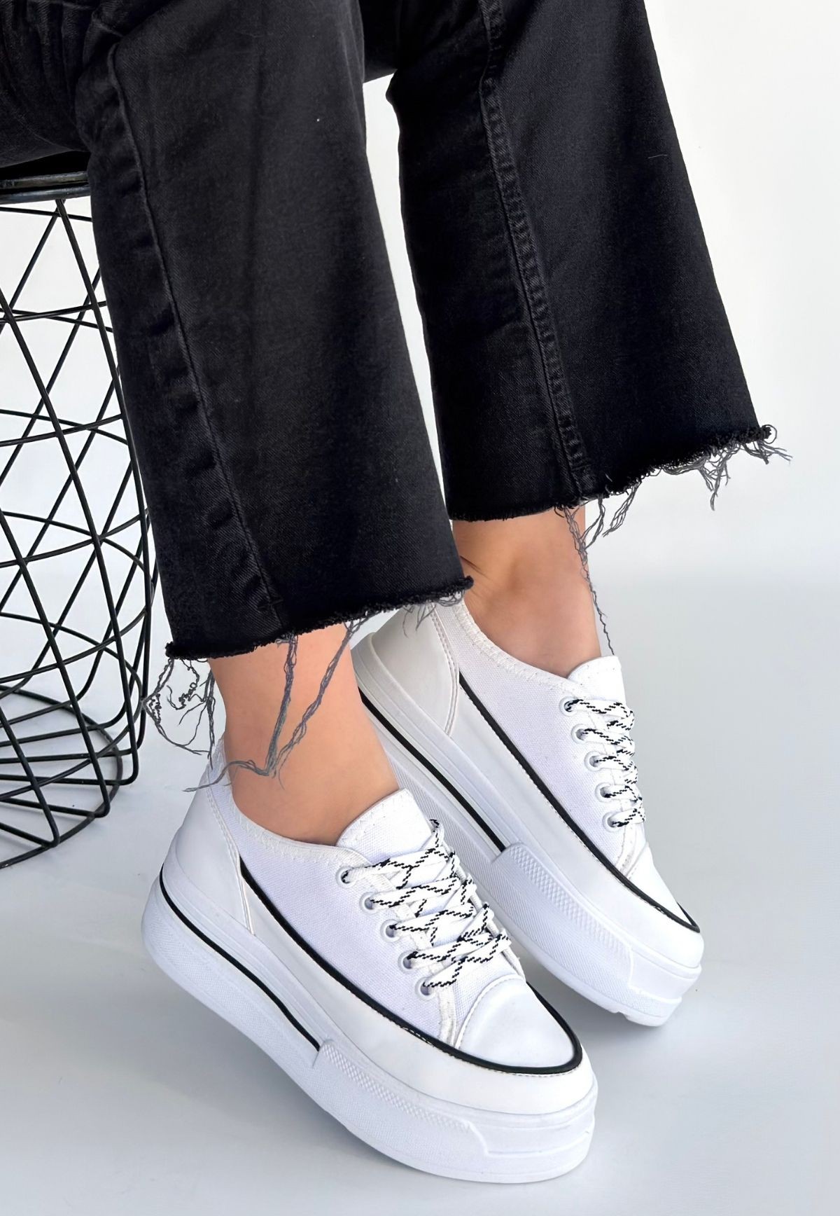 Dalen Beyaz Keten Bağcıklı Spor Ayakkabı - Lisinya