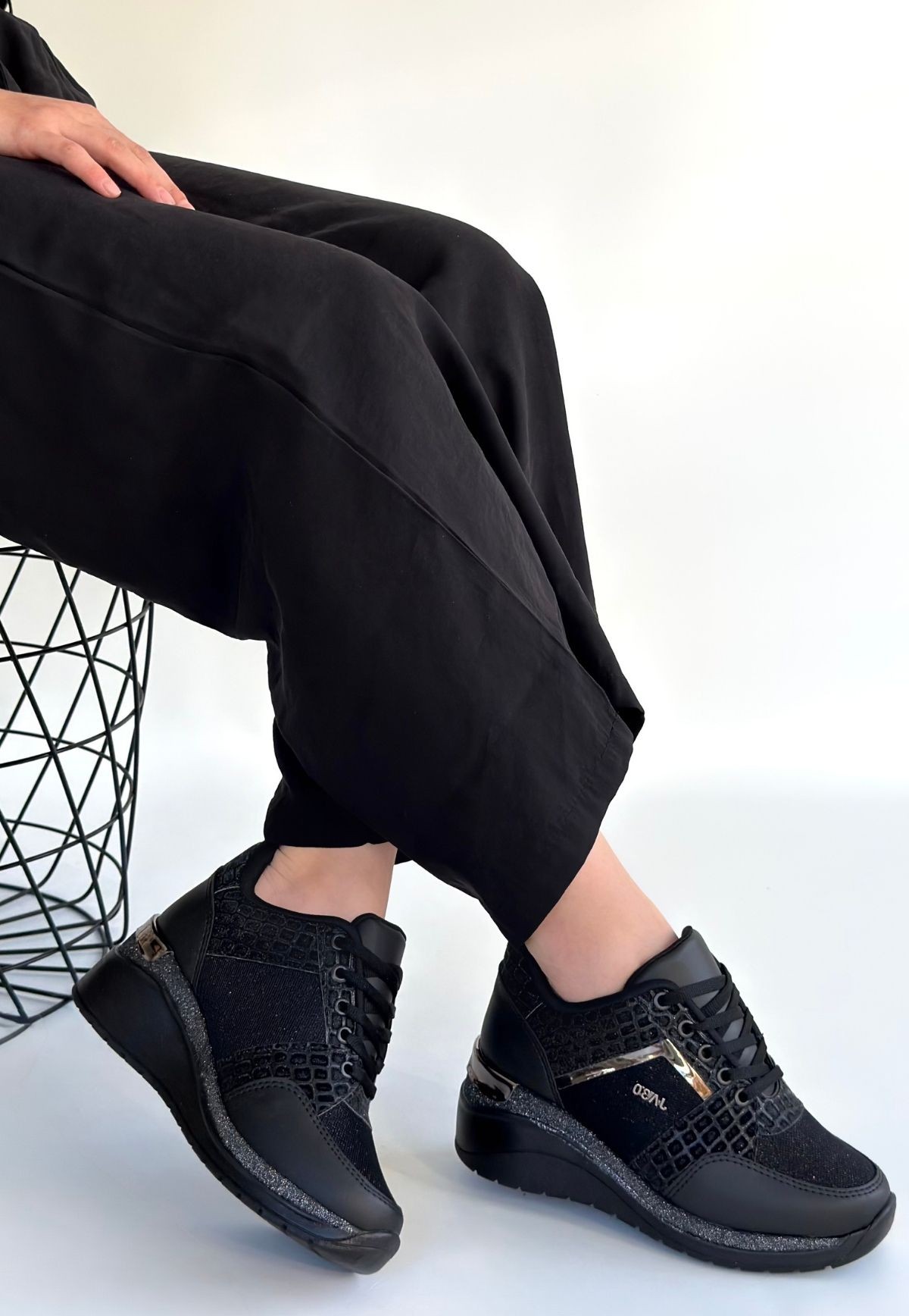 Geja Siyah Cilt Bağcıklı Spor Ayakkabı - Lisinya