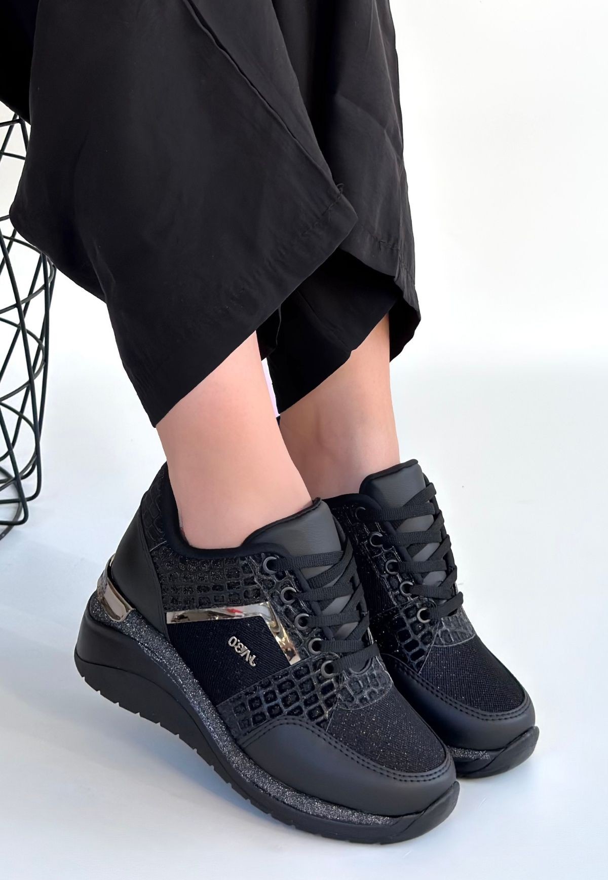 Geja Siyah Cilt Bağcıklı Spor Ayakkabı - Lisinya