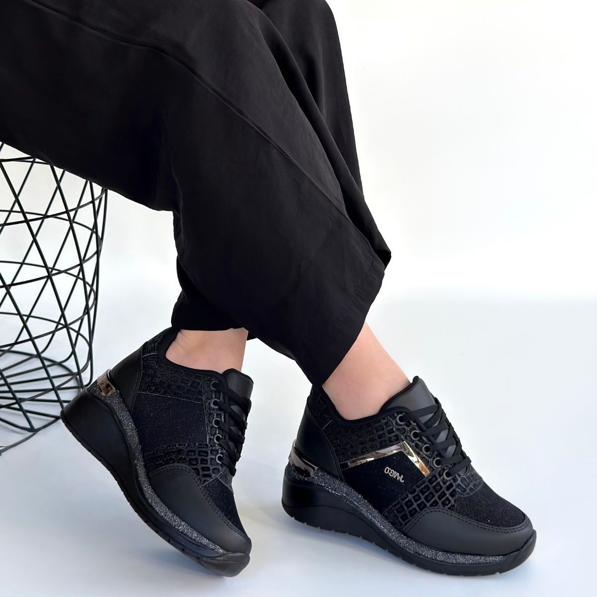 Geja Siyah Cilt Bağcıklı Spor Ayakkabı - Lisinya