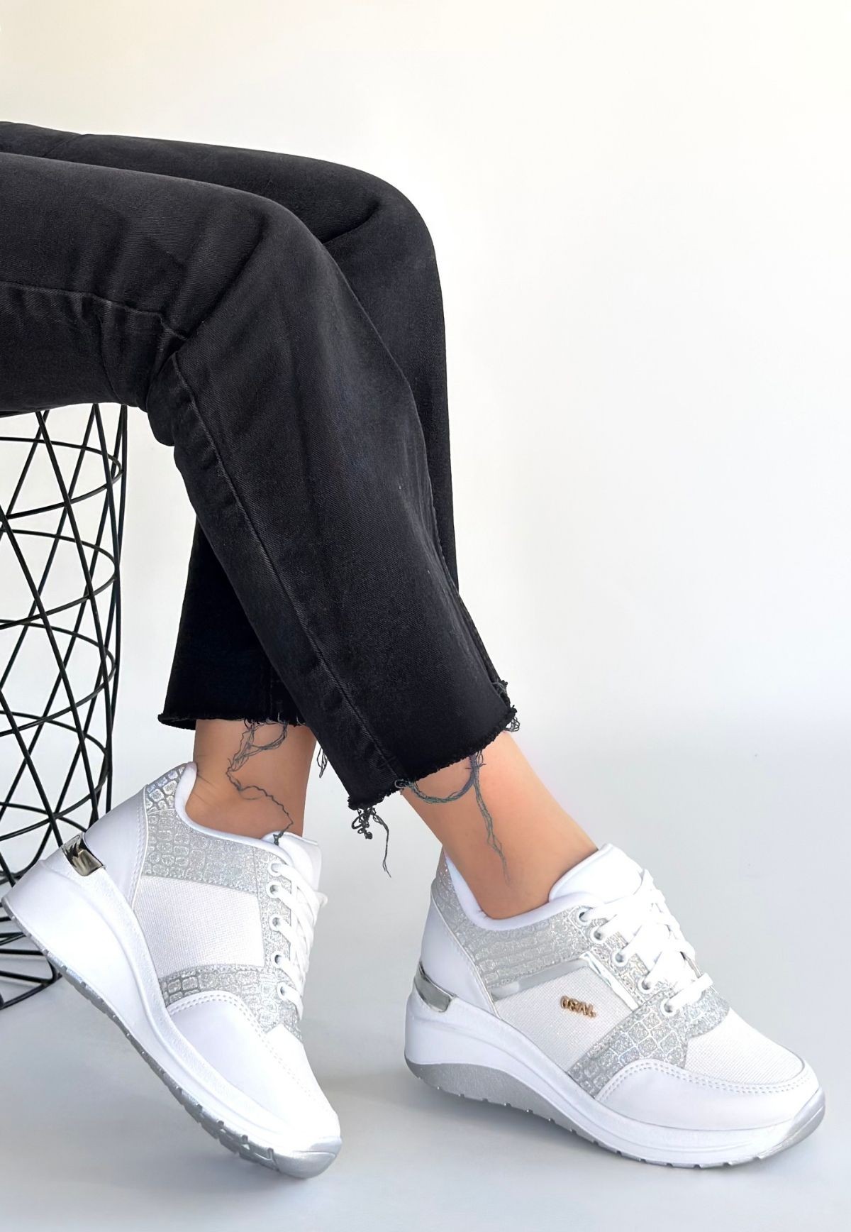 Geja Beyaz Cilt Bağcıklı Spor Ayakkabı - Lisinya