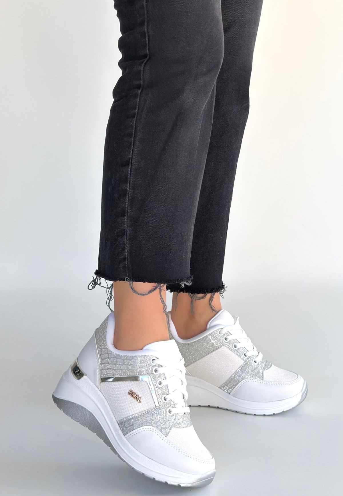 Geja Beyaz Cilt Bağcıklı Spor Ayakkabı - Lisinya