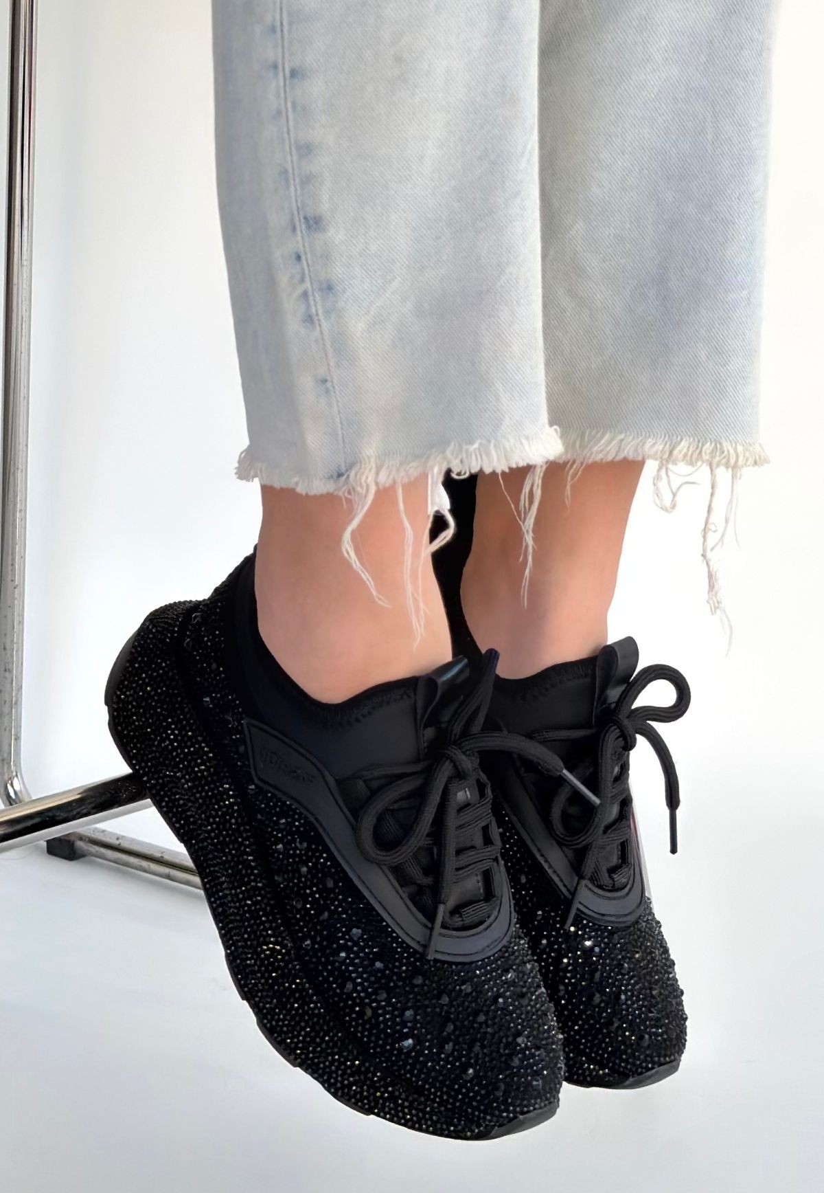 Rimay Siyah Cilt Boncuk İşlemeli Spor Ayakkabı - Lisinya Rimay Siyah Cilt Boncuk İşlemeli Spor Ayakkabı - Lisinya