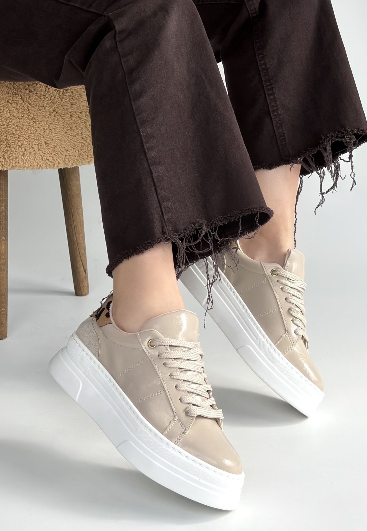 Jetan Bej Rugan Bağcıklı Spor Ayakkabı - Lisinya Jetan Bej Rugan Bağcıklı Spor Ayakkabı - Lisinya