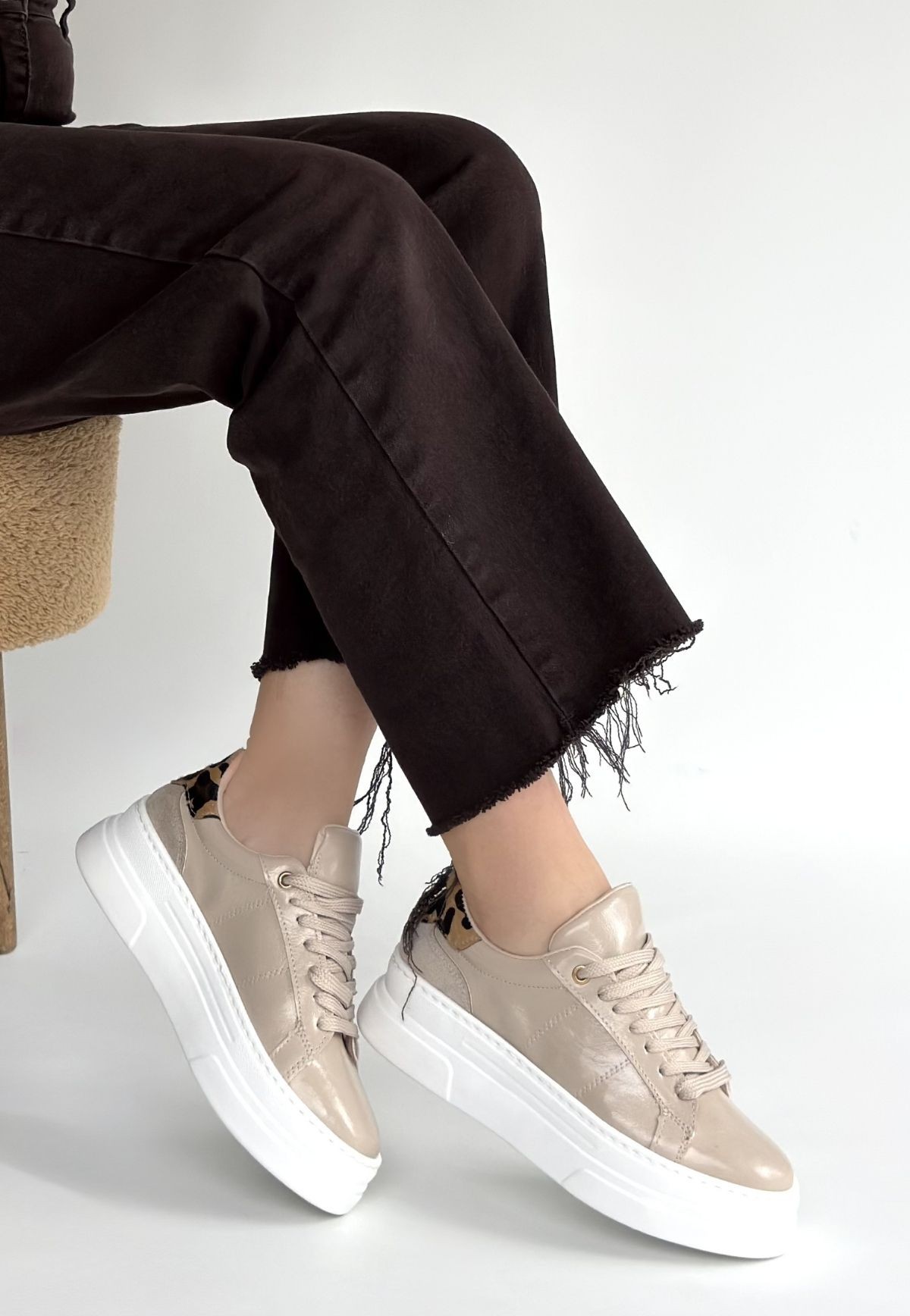 Jetan Bej Rugan Bağcıklı Spor Ayakkabı - Lisinya