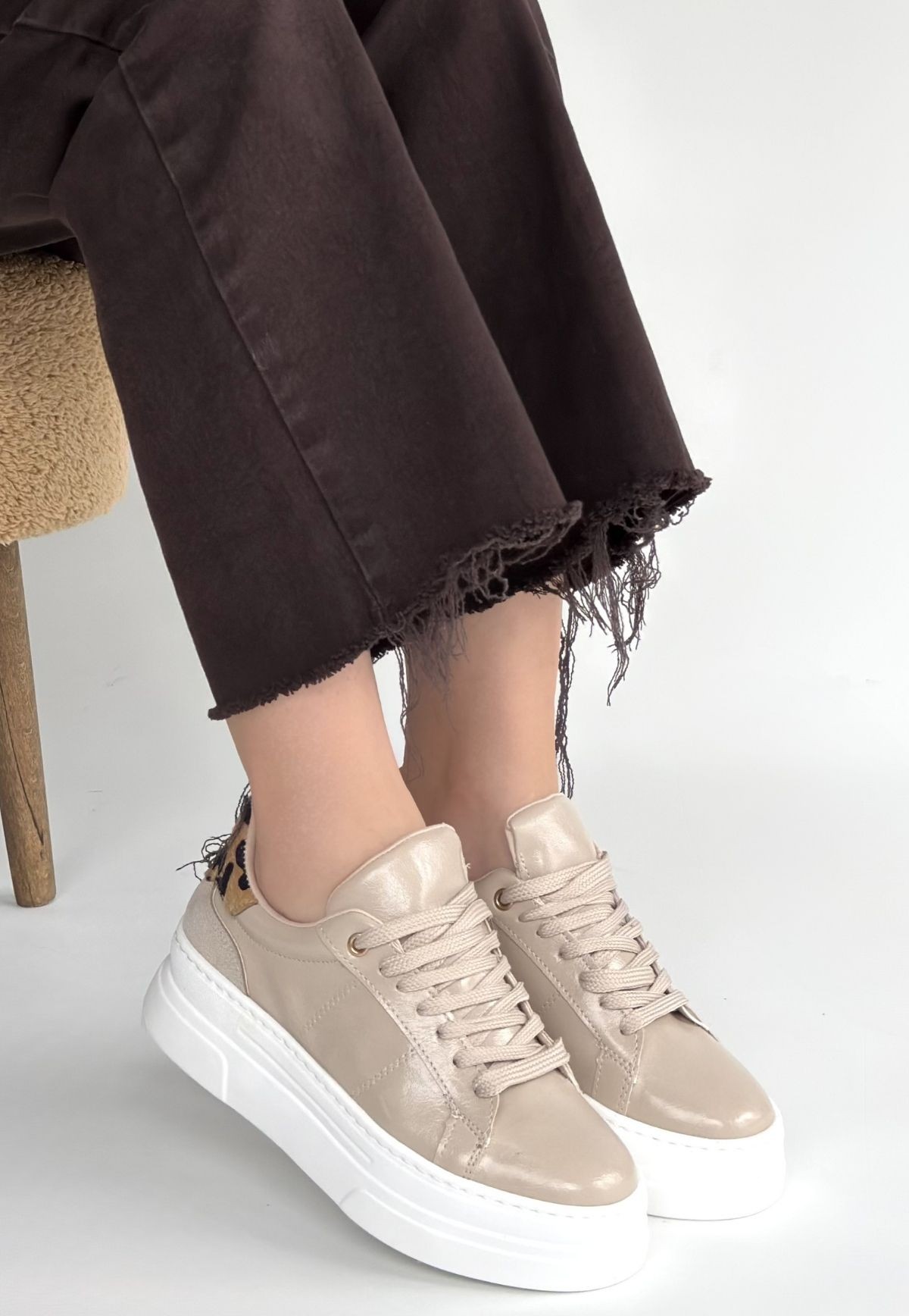 Jetan Bej Rugan Bağcıklı Spor Ayakkabı - Lisinya