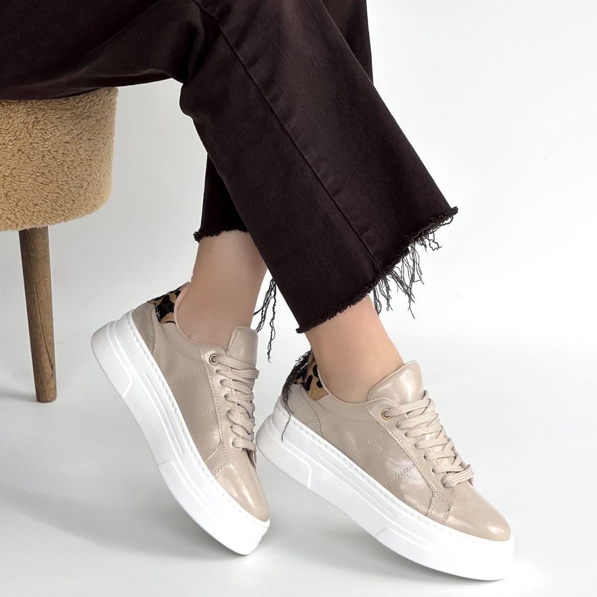 Jetan Bej Rugan Bağcıklı Spor Ayakkabı - Lisinya