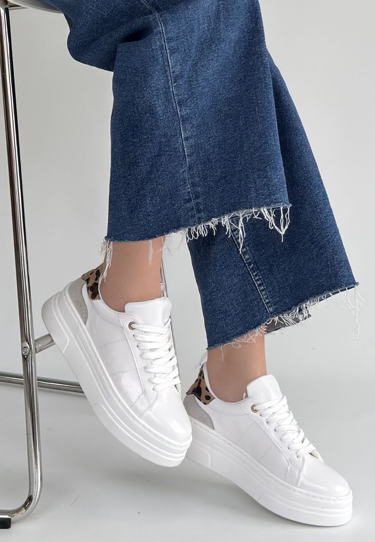 Jetan Beyaz Rugan Bağcıklı Spor Ayakkabı - Lisinya Jetan Beyaz Rugan Bağcıklı Spor Ayakkabı - Lisinya