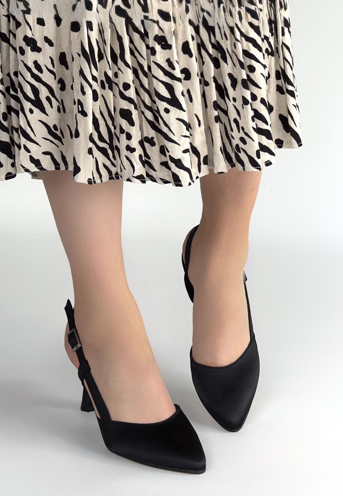 Minde Siyah Saten Topuklu Ayakkabı - Lisinya