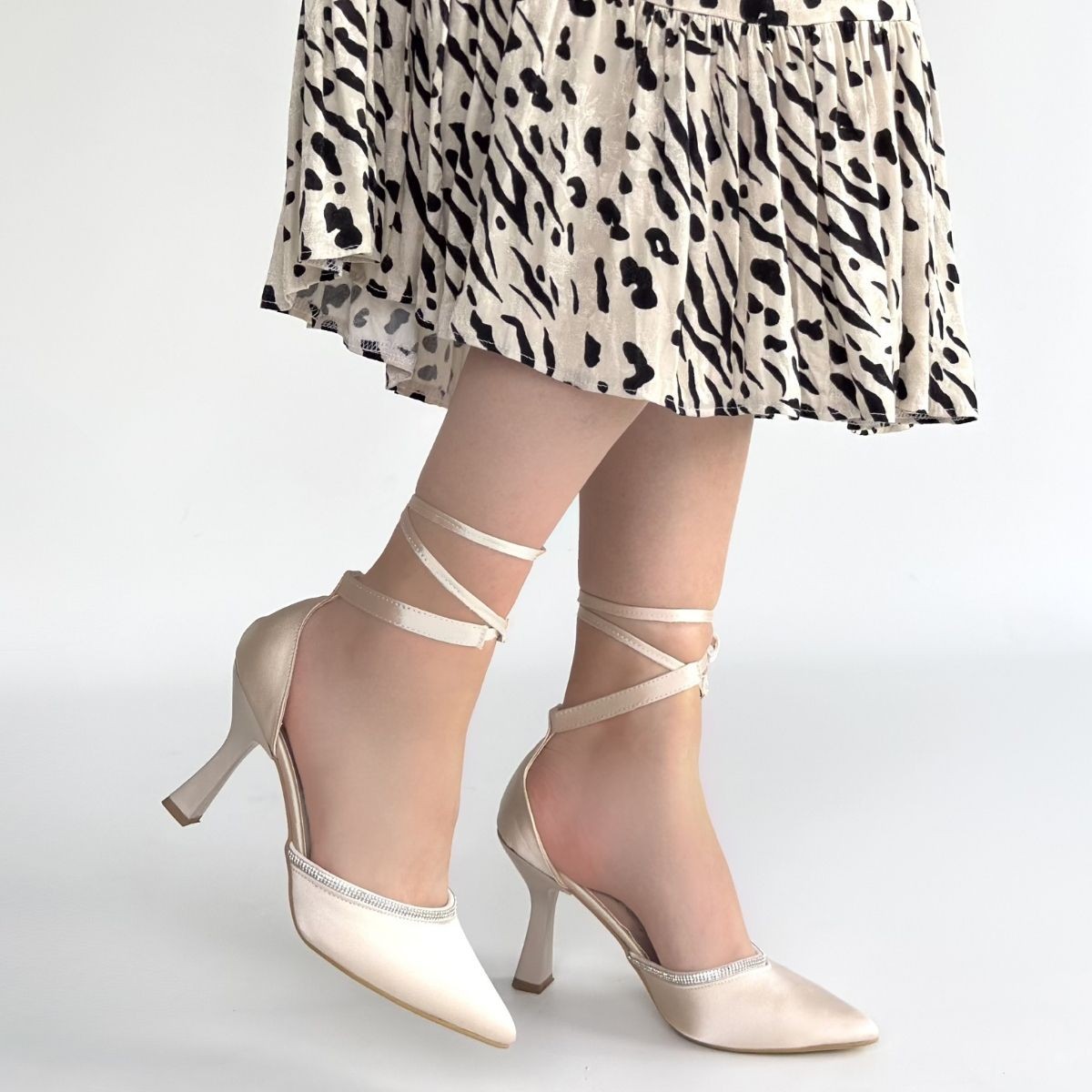 Tenja Bej Saten Bilekten Bağcıklı Topuklu Ayakkabı - Lisinya