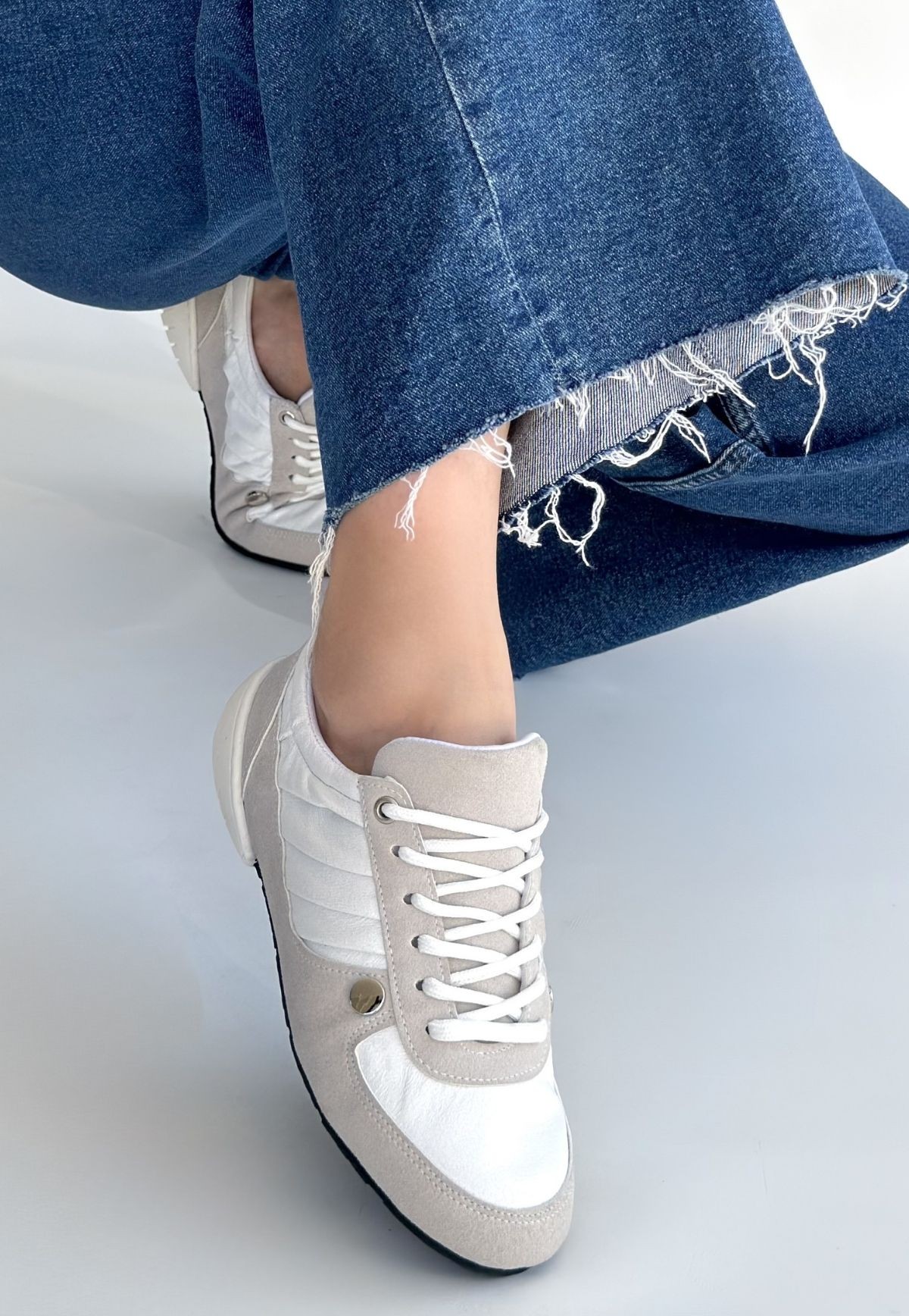 Jawen Gri Nubuk Beyaz Detaylı Spor Ayakkabı - Lisinya