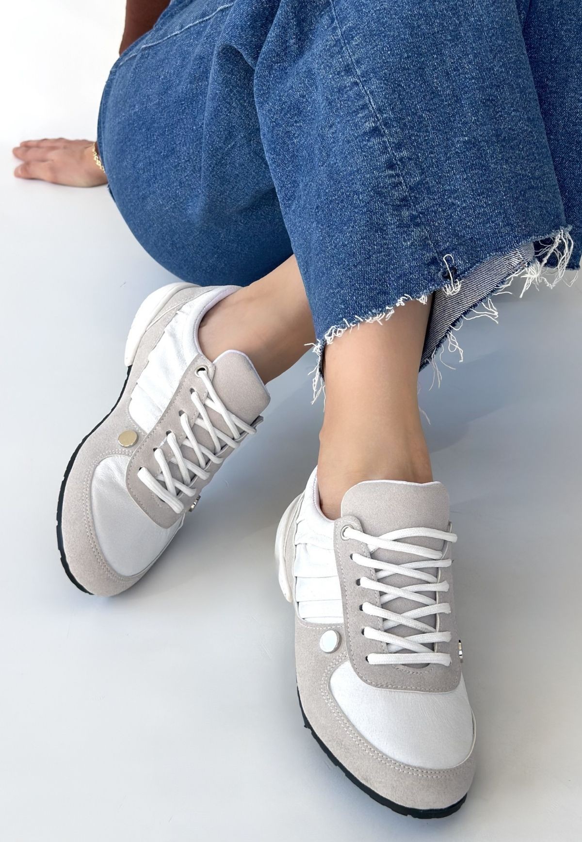 Jawen Gri Nubuk Beyaz Detaylı Spor Ayakkabı - Lisinya