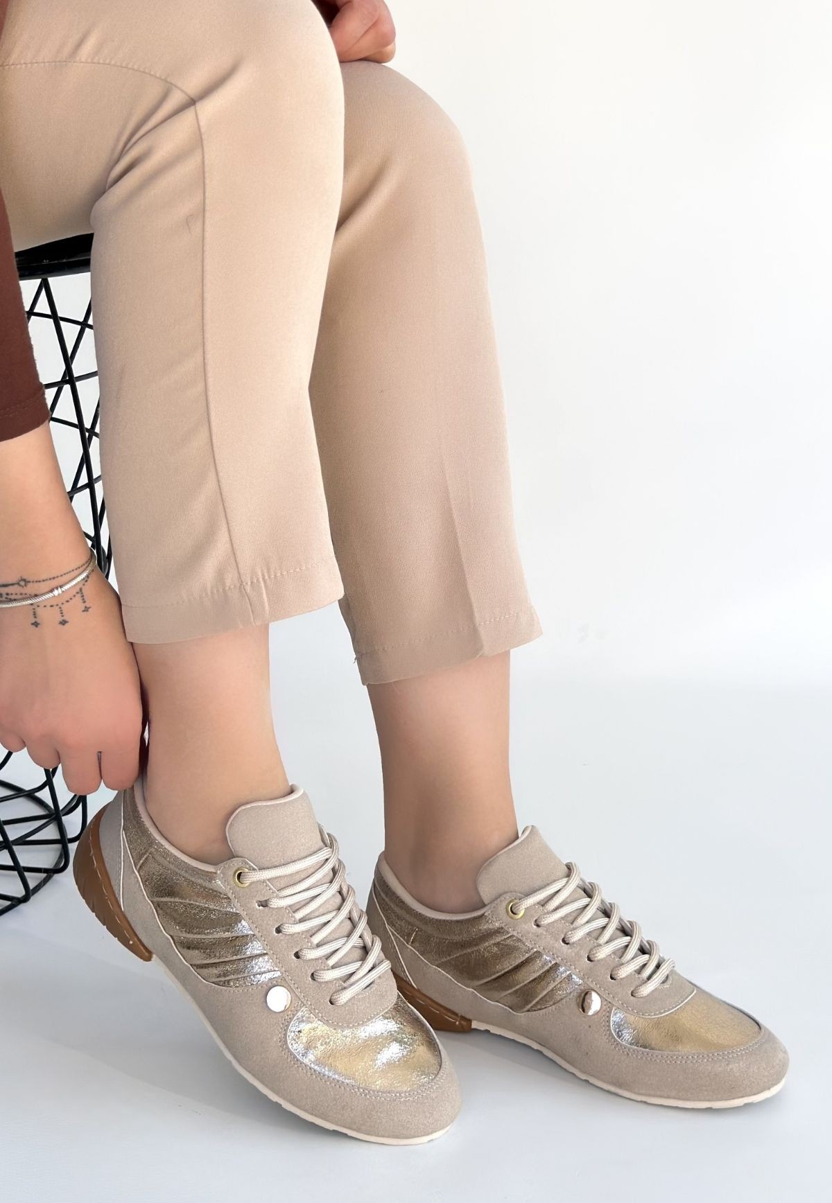 Jawen Bej Nubuk Gold Detaylı Spor Ayakkabı - Lisinya Jawen Bej Nubuk Gold Detaylı Spor Ayakkabı - Lisinya