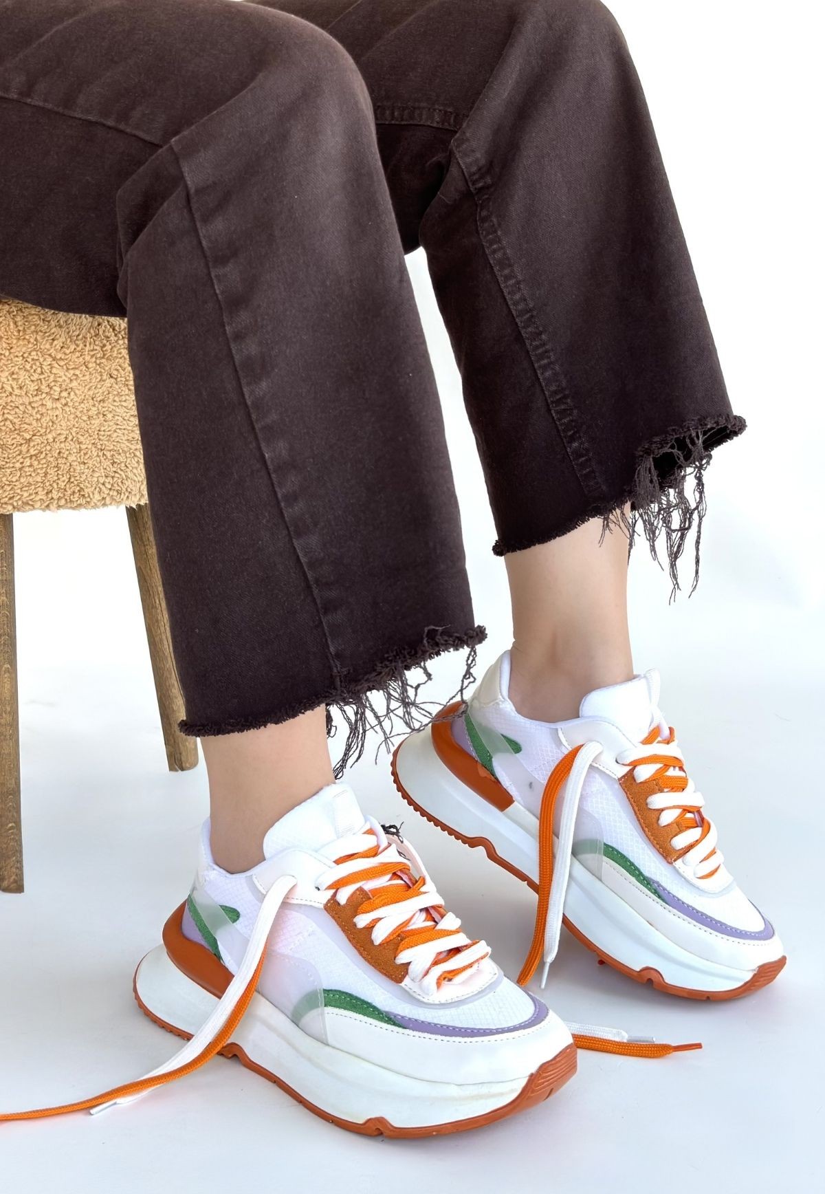 Aleh Beyaz Cilt Turuncu Detaylı Çift Bağcıklı Spor Ayakkabı - Lisinya